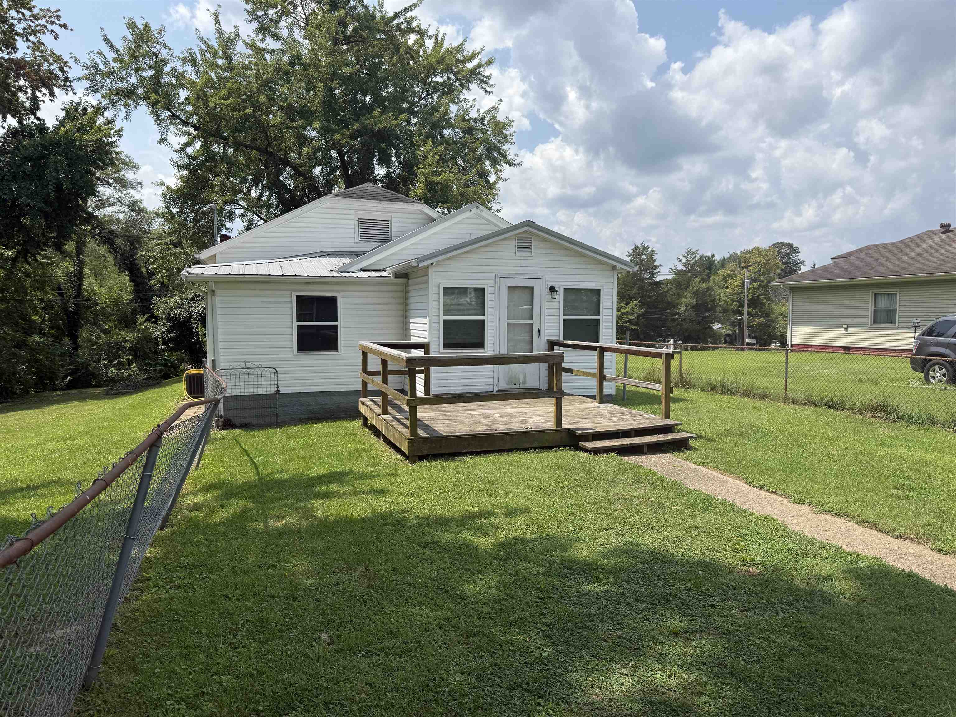 https://zimg.paragon.ice.com/ParagonImages/Property/PH/AABRKY/61082/3/0/0/dd454af4fcf28817b11bd62fdde5933c/0/4d5dcd4820ed2ea7840265178c38e661/61082-ea28d0e7-5808-4755-a117-9108e5e7ac7e.JPG