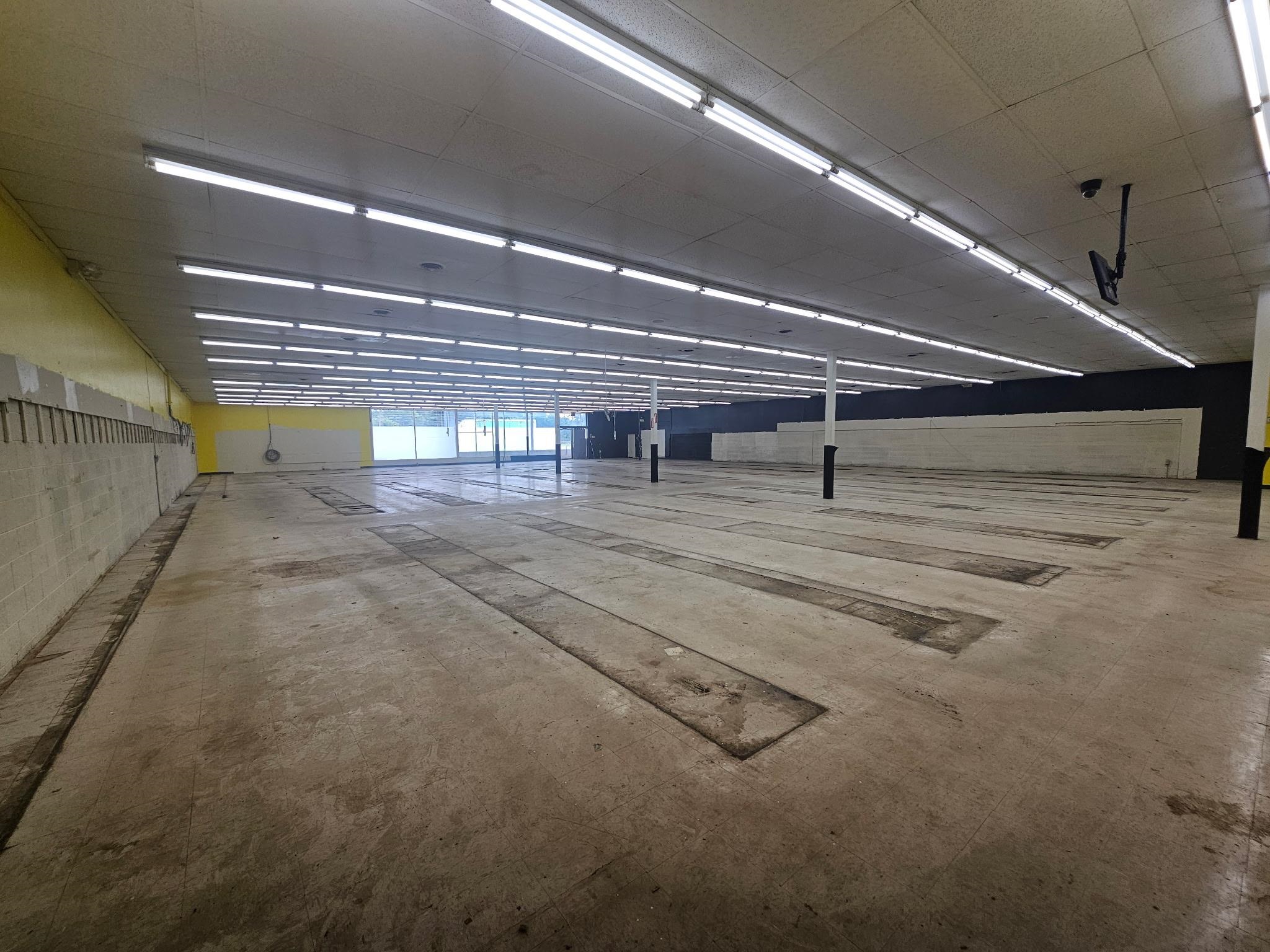 https://zimg.paragon.ice.com/ParagonImages/Property/PH/AABRKY/61085/5/0/0/95b7774edc753fa99909a78a925db2f5/0/6cda7887909d0ad1efd0df6c0a7bff54/61085-acc83348-3bbb-4e31-a524-dd33363d5ee1.JPG