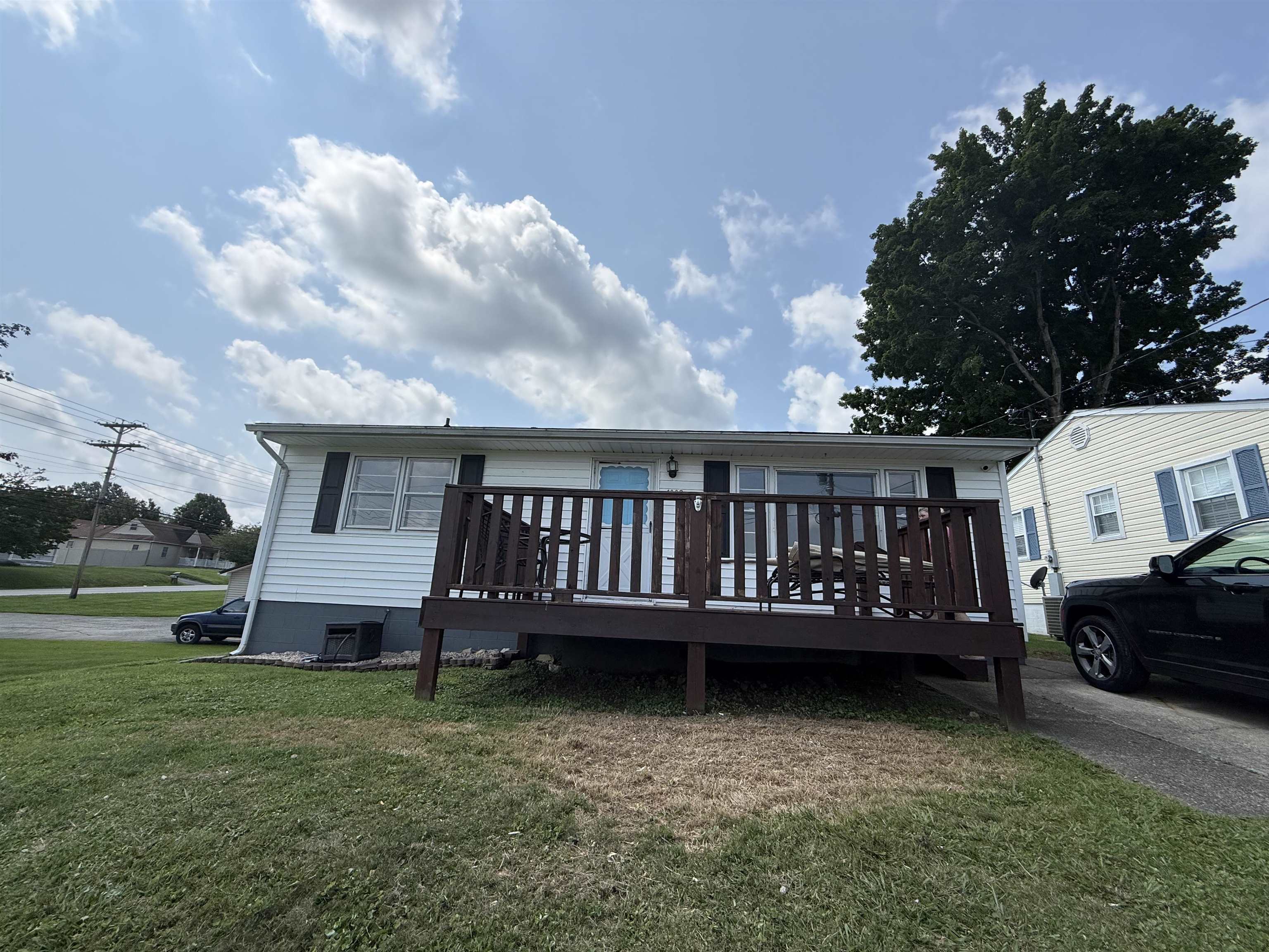 https://zimg.paragon.ice.com/ParagonImages/Property/PH/AABRKY/61087/2/0/0/013a59bda97d3f11ba08784e08042900/0/9105876f38f46aac5f2be79384f709d9/61087-71504844-7303-4866-baf7-9758770d9f3a.JPG