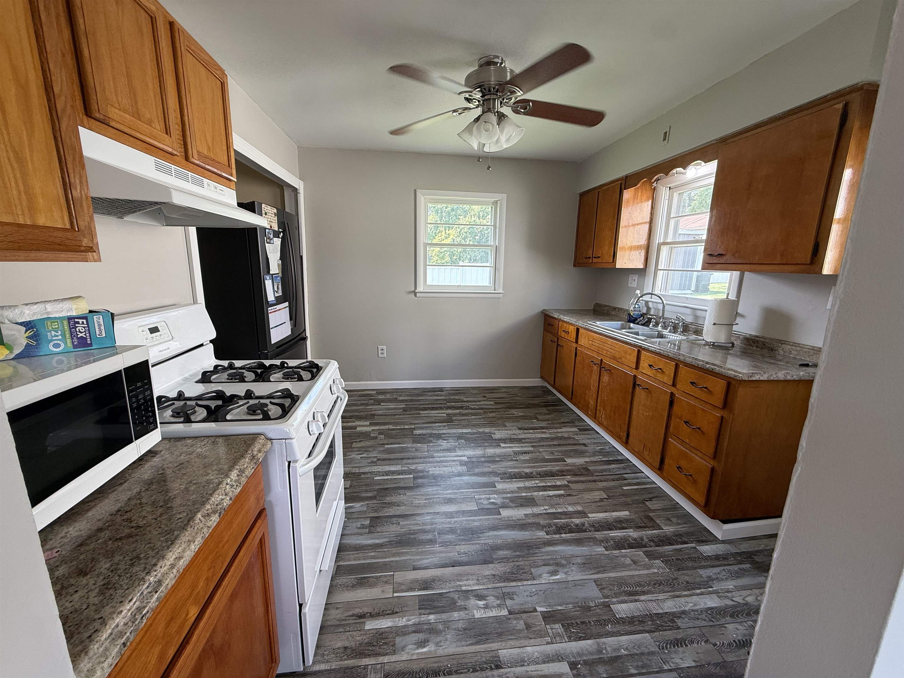 https://zimg.paragon.ice.com/ParagonImages/Property/PH/AABRKY/61087/8/0/0/39fa05509733b27a0db3fbd36afbb1d6/0/9105876f38f46aac5f2be79384f709d9/61087-d1edcc5e-c78e-467e-95e8-f69fbf18bd0b.JPG