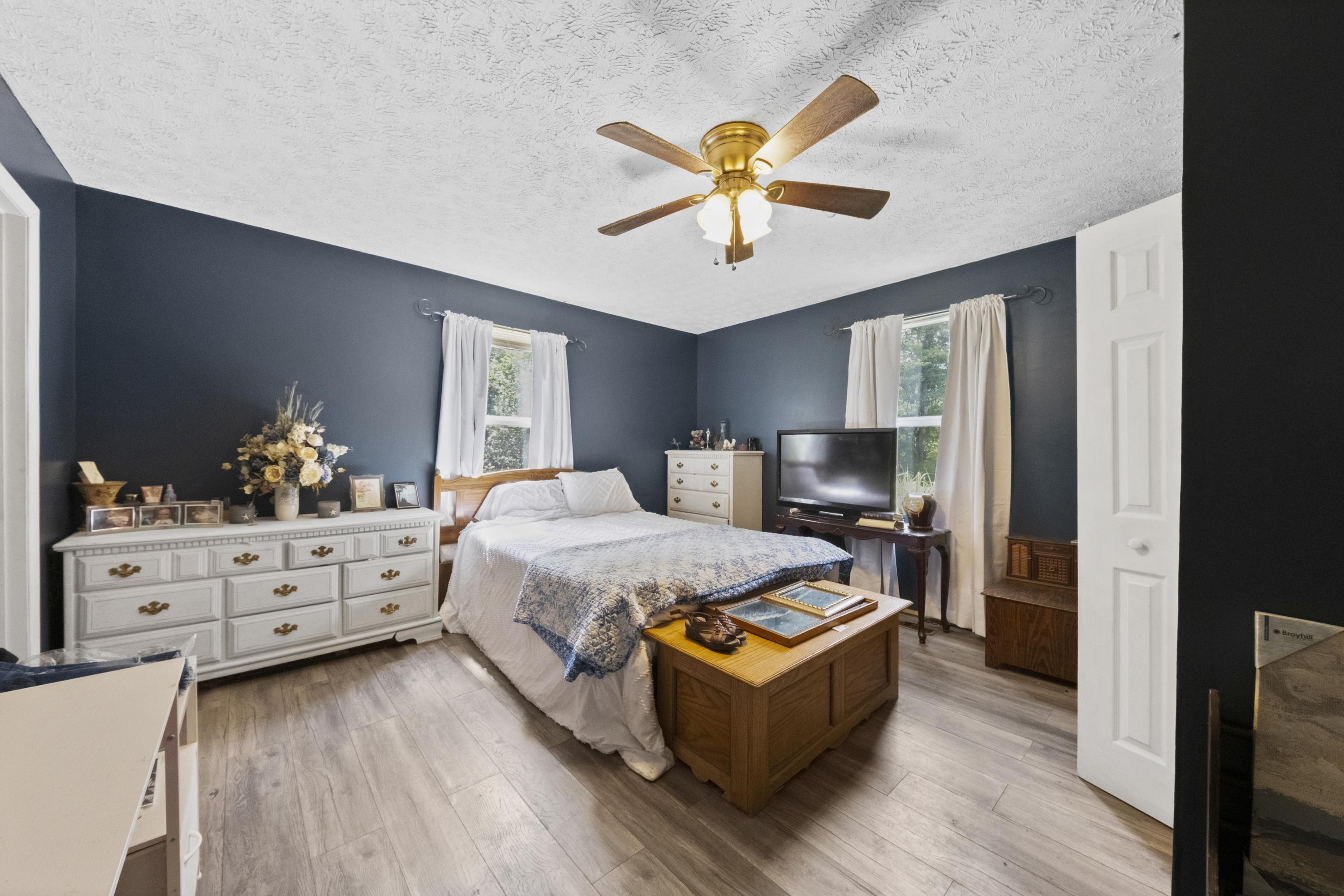 https://zimg.paragon.ice.com/ParagonImages/Property/PH/AABRKY/61088/10/0/0/ada31bf8da097bd40ef4a109b602d101/0/ee47b7f9f593290fa3056b629906ea63/61088-86dee39e-8553-47ba-983f-01e2597cc279.JPG