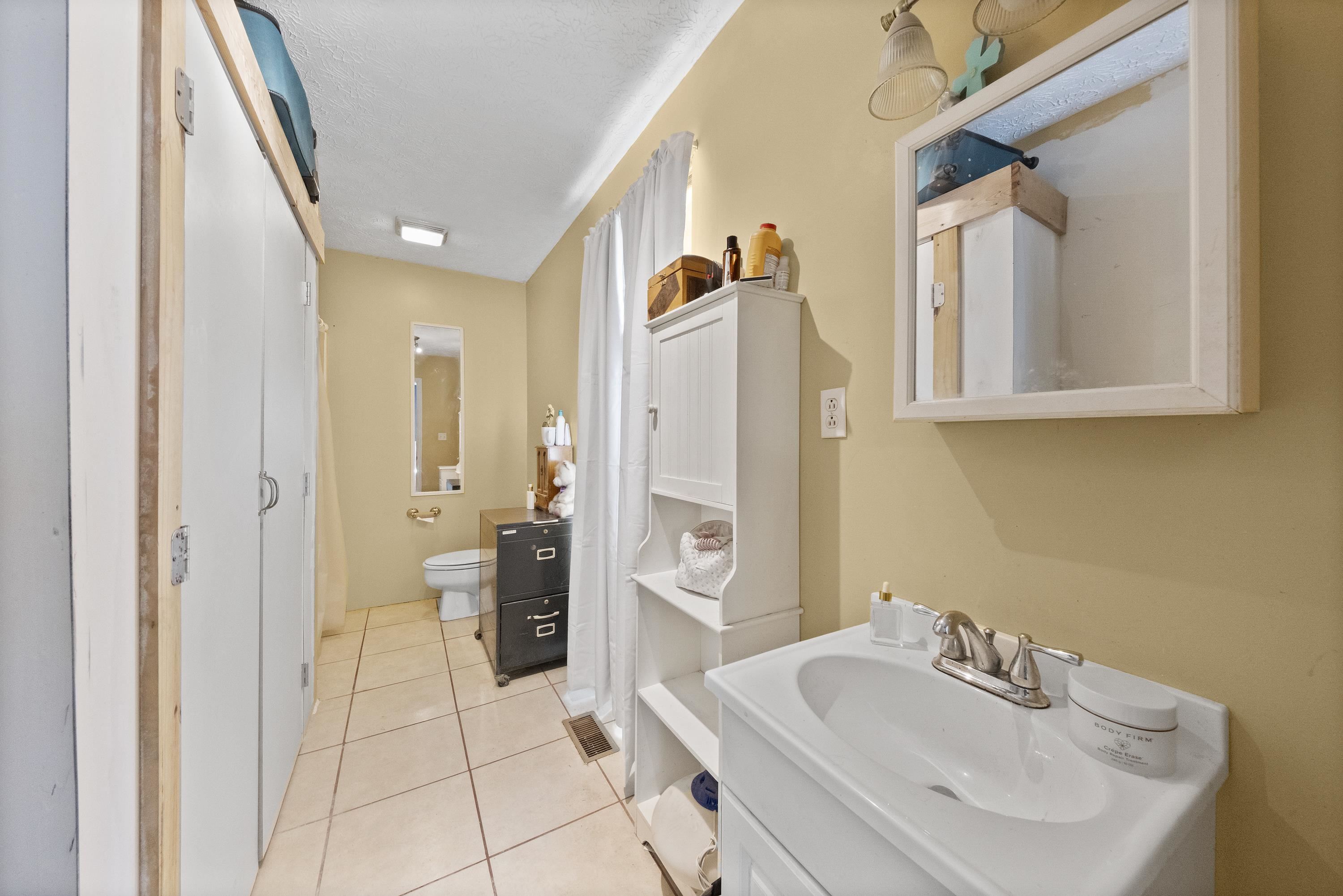 https://zimg.paragon.ice.com/ParagonImages/Property/PH/AABRKY/61088/13/0/0/50ddf94e9ea8c87fe71fa990d1aeca45/0/ee47b7f9f593290fa3056b629906ea63/61088-89f2ffd3-1a44-42a4-85a4-e3674a8c20c8.JPG