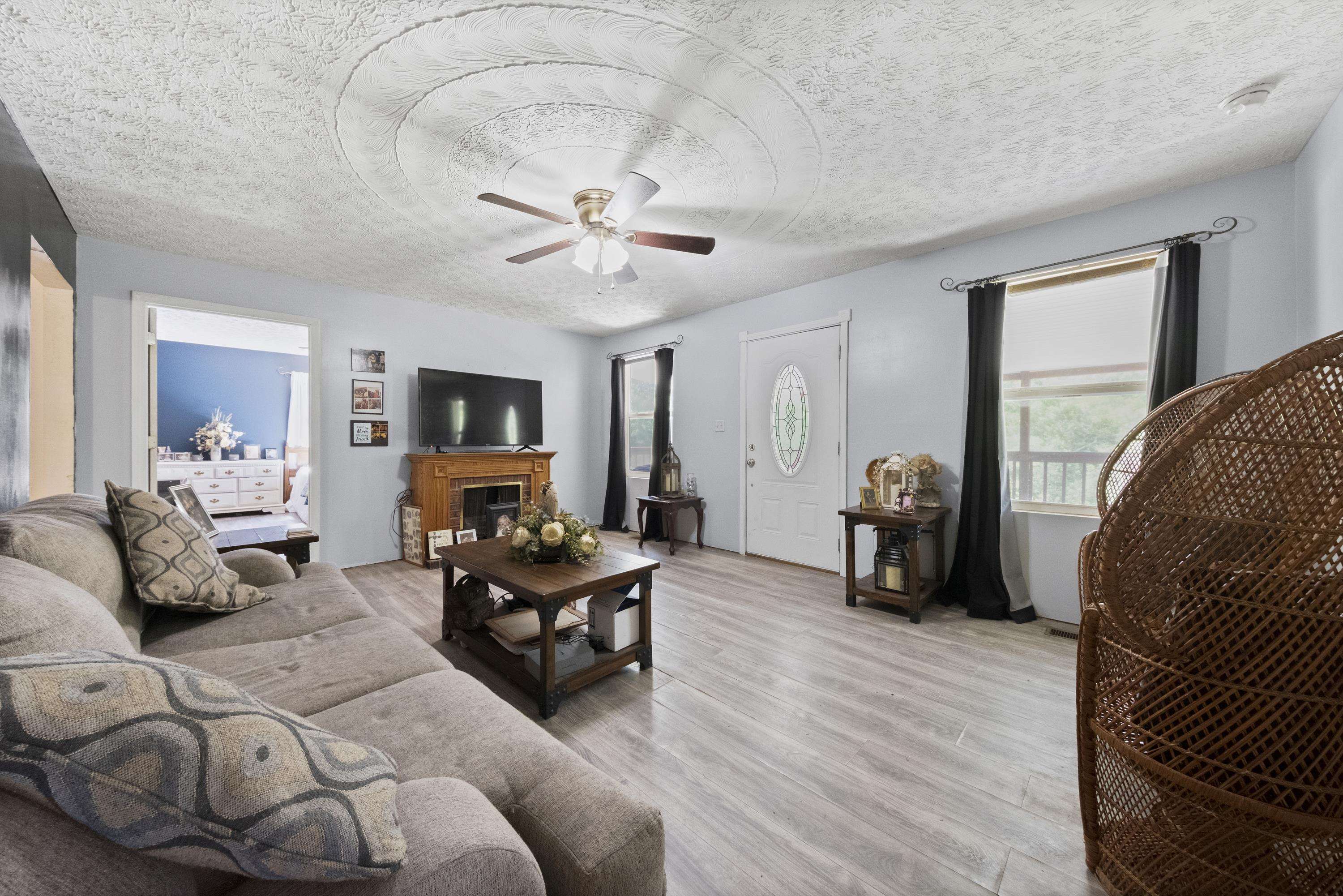 https://zimg.paragon.ice.com/ParagonImages/Property/PH/AABRKY/61088/4/0/0/f4c7ca45cb1b477a146ee93ef57952a4/0/ee47b7f9f593290fa3056b629906ea63/61088-91caac6b-5994-43b4-a048-910016e36149.JPG