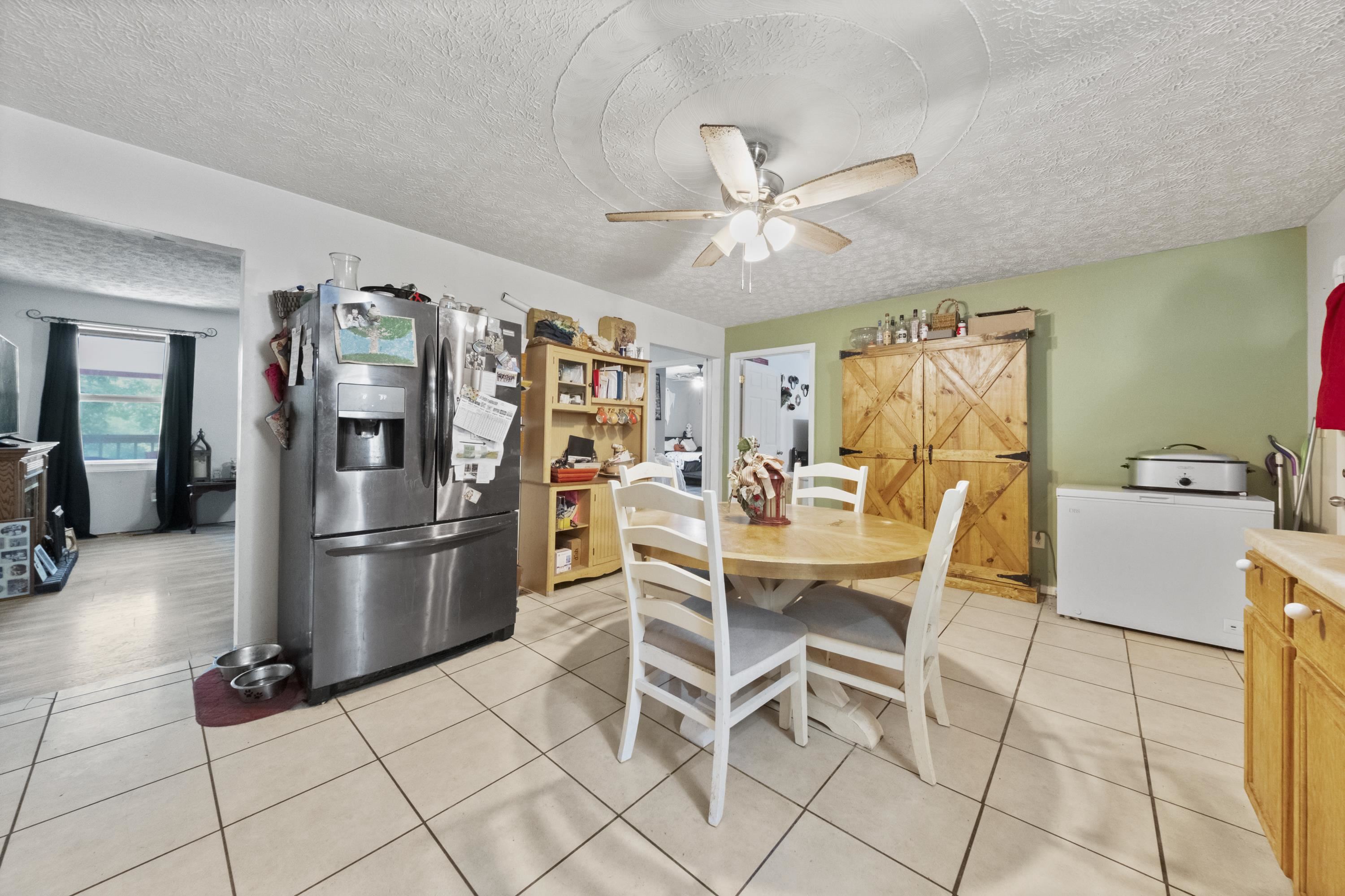 https://zimg.paragon.ice.com/ParagonImages/Property/PH/AABRKY/61088/5/0/0/b43375e57820f523e50ff4ea325d344f/0/ee47b7f9f593290fa3056b629906ea63/61088-9502c260-58ba-4b74-8a59-3a3c1d846899.JPG