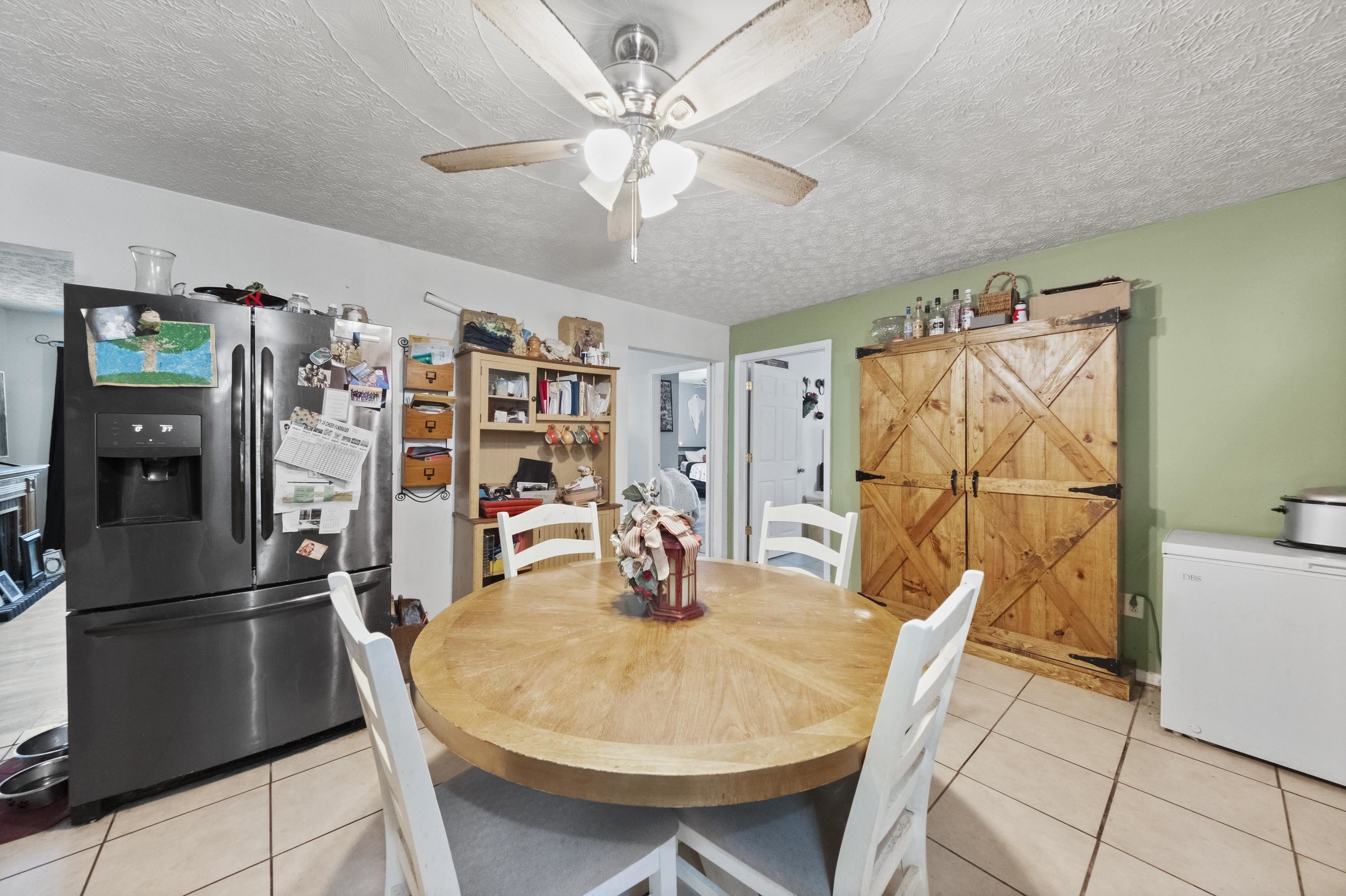 https://zimg.paragon.ice.com/ParagonImages/Property/PH/AABRKY/61088/7/0/0/3c19a101fecf54673aaebdeac3dcff79/0/ee47b7f9f593290fa3056b629906ea63/61088-ebb64fff-3ee8-453a-8b59-3159c6e02476.JPG