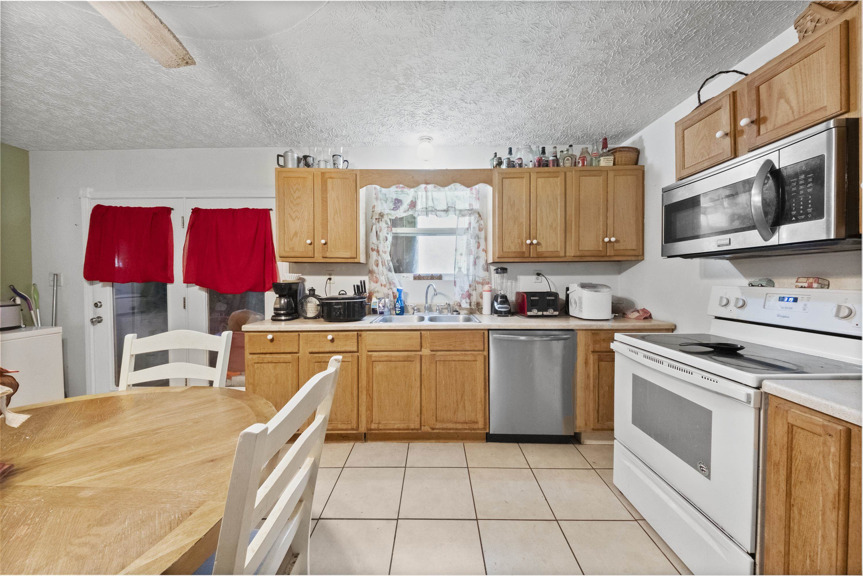 https://zimg.paragon.ice.com/ParagonImages/Property/PH/AABRKY/61088/8/0/0/7bd559624c33e5e9831da526b6529d9e/0/ee47b7f9f593290fa3056b629906ea63/61088-79299334-b01b-40fb-8927-cc98bfa8f137.JPG