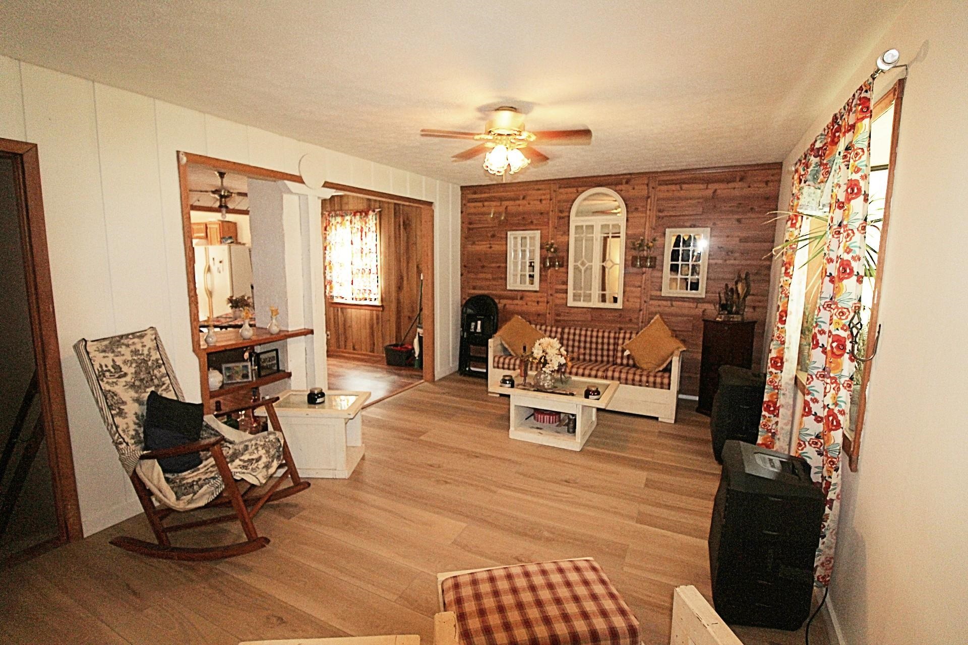 https://zimg.paragon.ice.com/ParagonImages/Property/PH/AABRKY/61089/1/0/0/33ca2e286a814c796825aa56cb6f41e7/0/ce987baf13951c24e5e5e9b7645e1262/61089-a53aca96-c6e3-4998-9eb4-c729025b216e.JPG