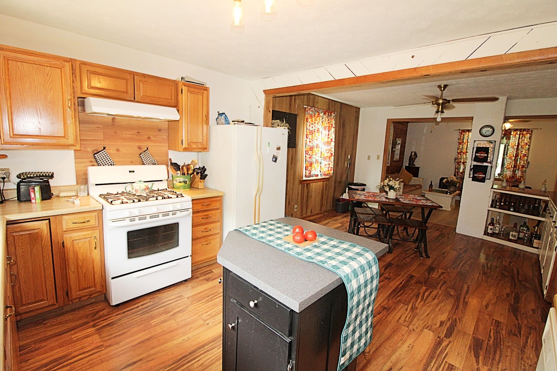 https://zimg.paragon.ice.com/ParagonImages/Property/PH/AABRKY/61089/5/0/0/ac044267475046fe2ec4da6448630c2a/0/ce987baf13951c24e5e5e9b7645e1262/61089-0160441c-7109-441a-8cda-1bb6bf30deb4.JPG