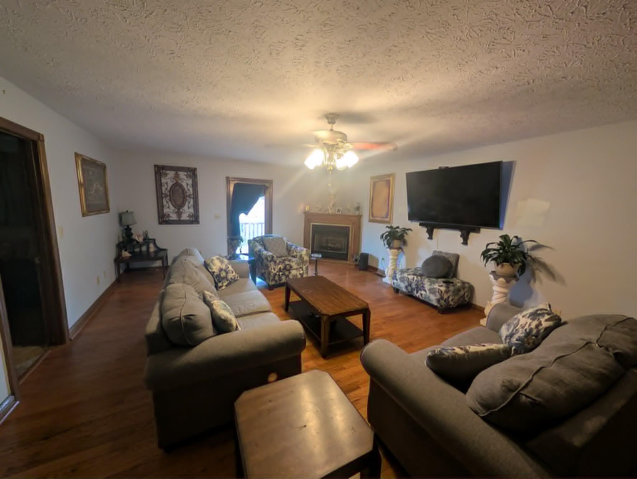 https://zimg.paragon.ice.com/ParagonImages/Property/PH/AABRKY/61092/4/0/0/7a70677b78ec2937ff3c7b0b479b25e0/0/88721b1102c9a5713bd81350d3a23870/61092-f66c2a55-d903-4fa1-b319-74ce7f218fc2.JPG