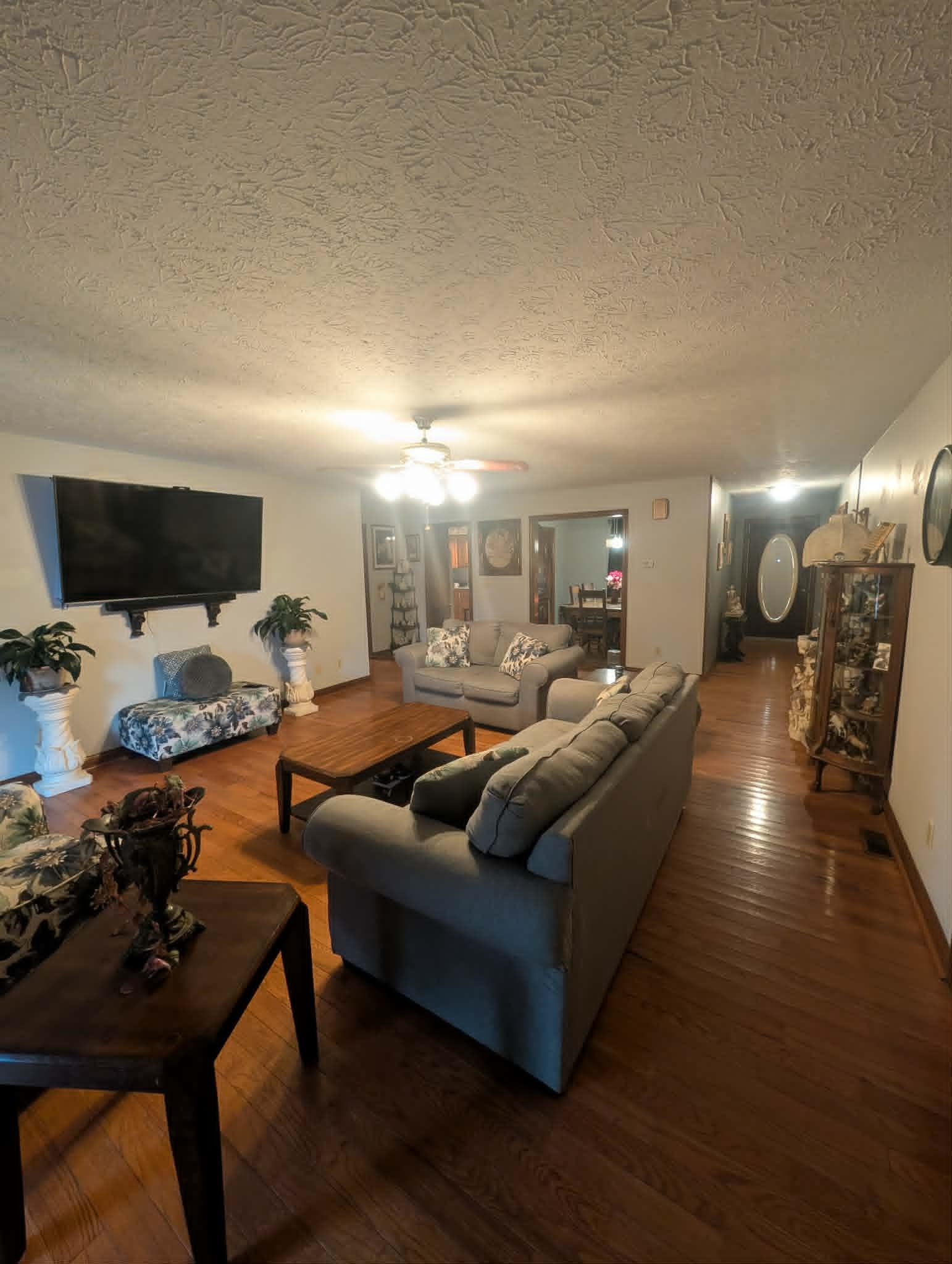 https://zimg.paragon.ice.com/ParagonImages/Property/PH/AABRKY/61092/5/0/0/982d7e5afa16b3f037723d92cae42bd8/0/88721b1102c9a5713bd81350d3a23870/61092-7bde4ab8-66e6-4627-a568-768ccfad1d76.JPG
