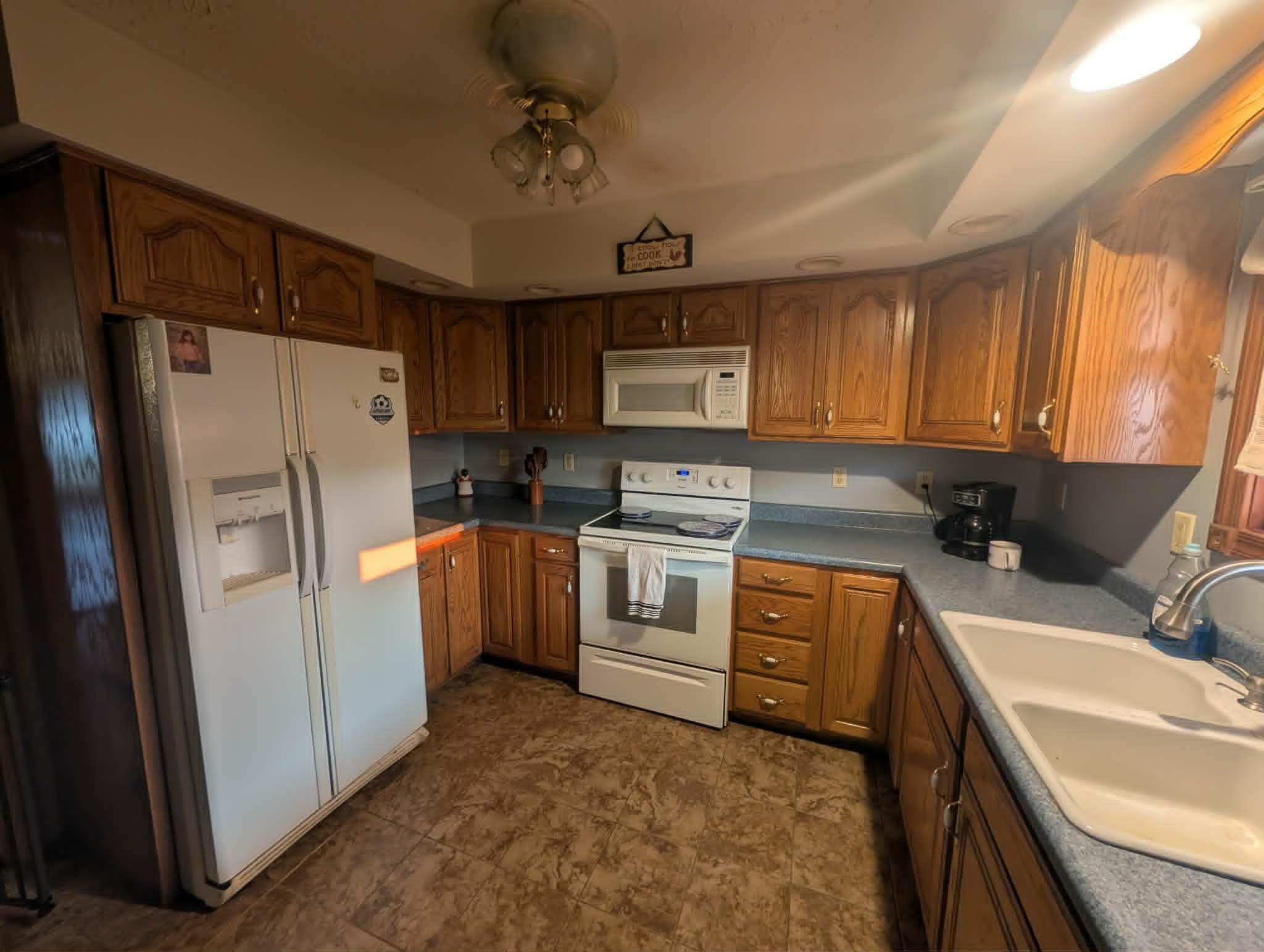 https://zimg.paragon.ice.com/ParagonImages/Property/PH/AABRKY/61092/6/0/0/a9ce9b8a982b0a0f5c4c9f7e05f3d4b6/0/88721b1102c9a5713bd81350d3a23870/61092-96d3ca8d-695c-47fd-a480-242cea872069.JPG