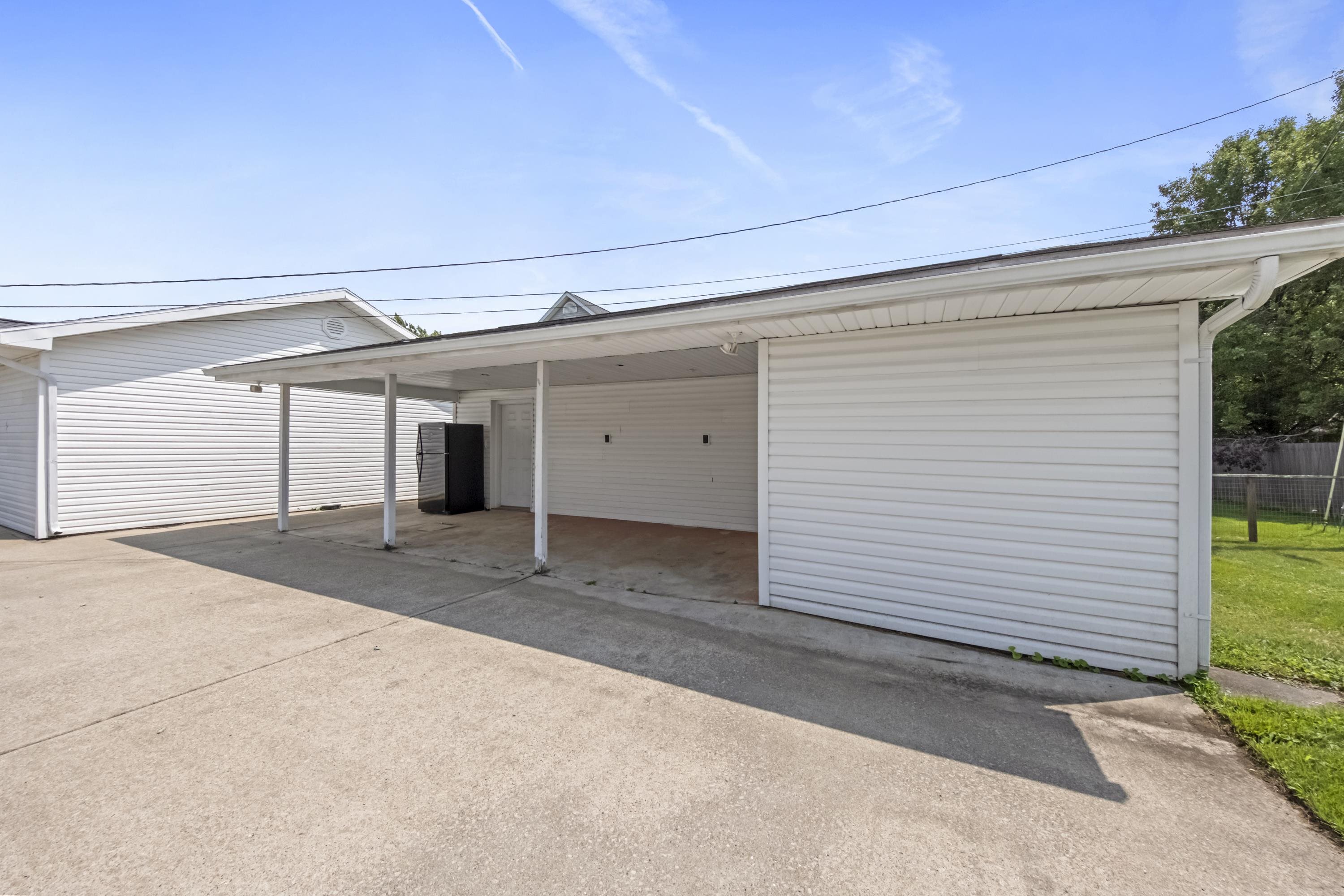 https://zimg.paragon.ice.com/ParagonImages/Property/PH/AABRKY/61094/10/0/0/febf5b718adbf69e287797450e091eb5/0/1b1383c1f7df6bb43bb43268a5cf5bfa/61094-cae4541a-65ab-4bb2-820e-5d28dd01b99f.JPG