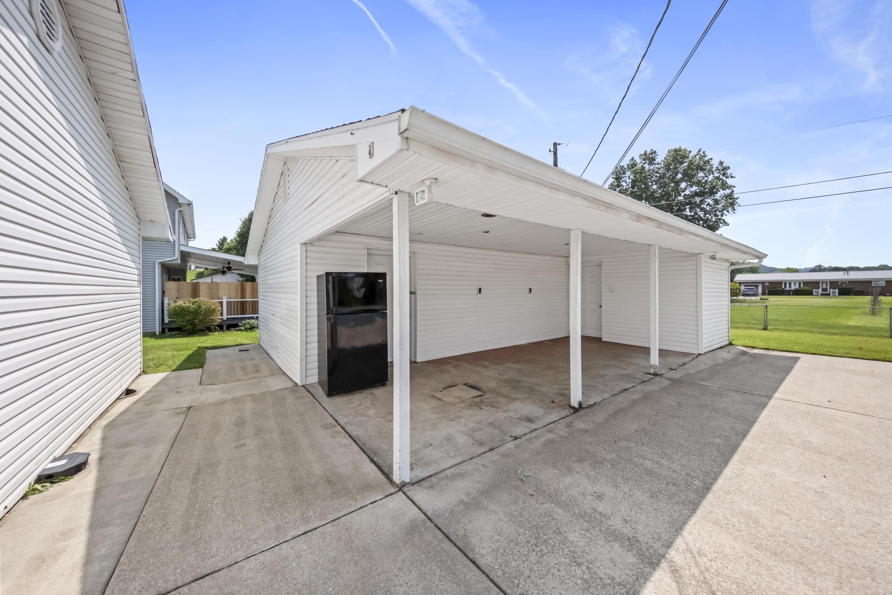 https://zimg.paragon.ice.com/ParagonImages/Property/PH/AABRKY/61094/2/0/0/c948764e1eec296a73ce5eac4fe811ae/0/1b1383c1f7df6bb43bb43268a5cf5bfa/61094-11f0cb1c-3f5e-4f2d-9761-0f46a4573198.JPG