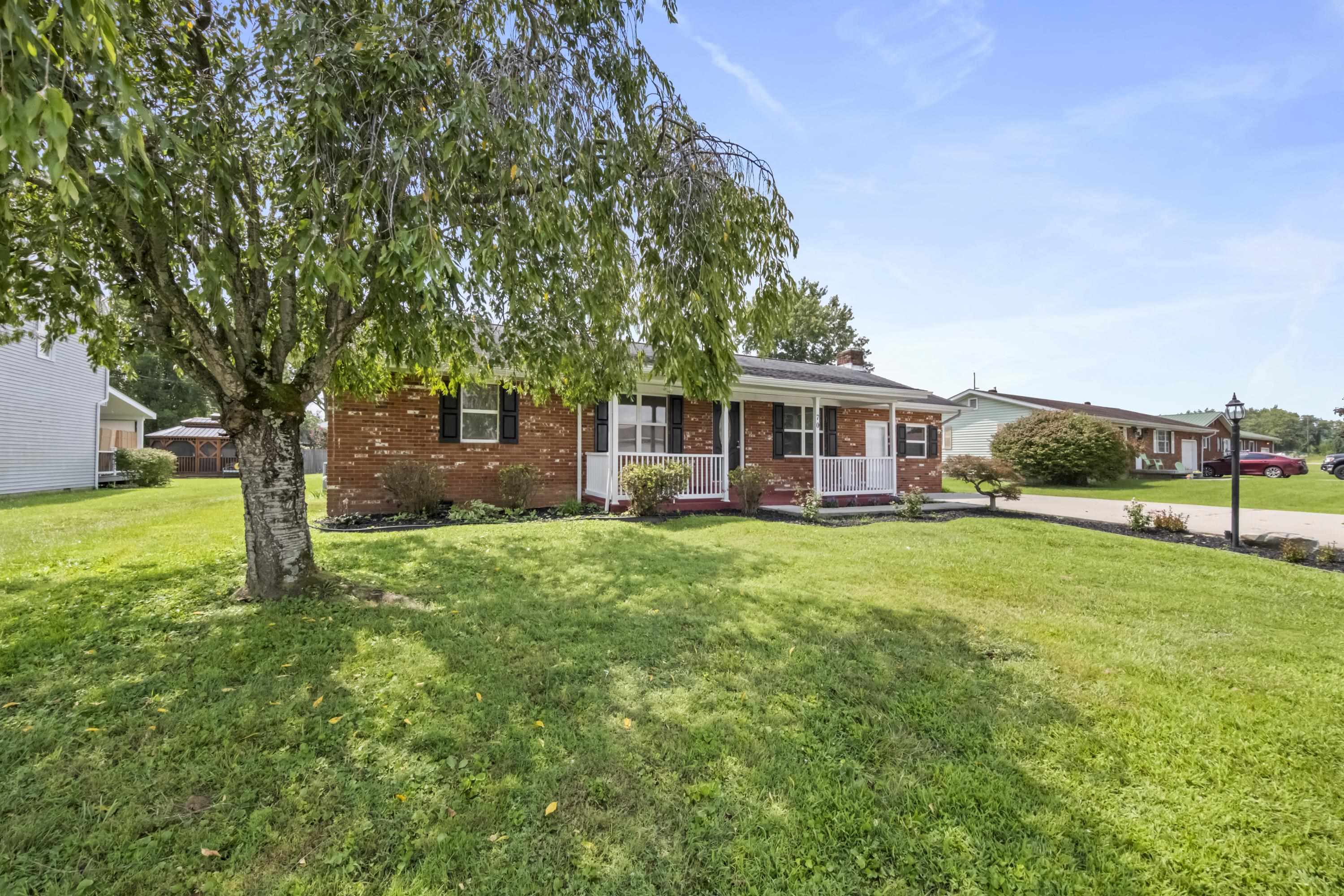 https://zimg.paragon.ice.com/ParagonImages/Property/PH/AABRKY/61094/5/0/0/721f36f4391d6677c616fa3b806ecd95/0/1b1383c1f7df6bb43bb43268a5cf5bfa/61094-2f30a152-b9a7-4ed7-954b-d66e58dac692.JPG