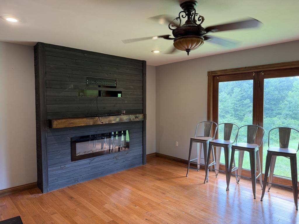 https://zimg.paragon.ice.com/ParagonImages/Property/PH/AABRKY/61096/2/0/0/6b67a439a824276eaf02c60232a3fde8/0/049eef24304af3003956897cd5103a6c/61096-ca7a8b45-e606-4657-b778-6cfd7d7440a3.JPG