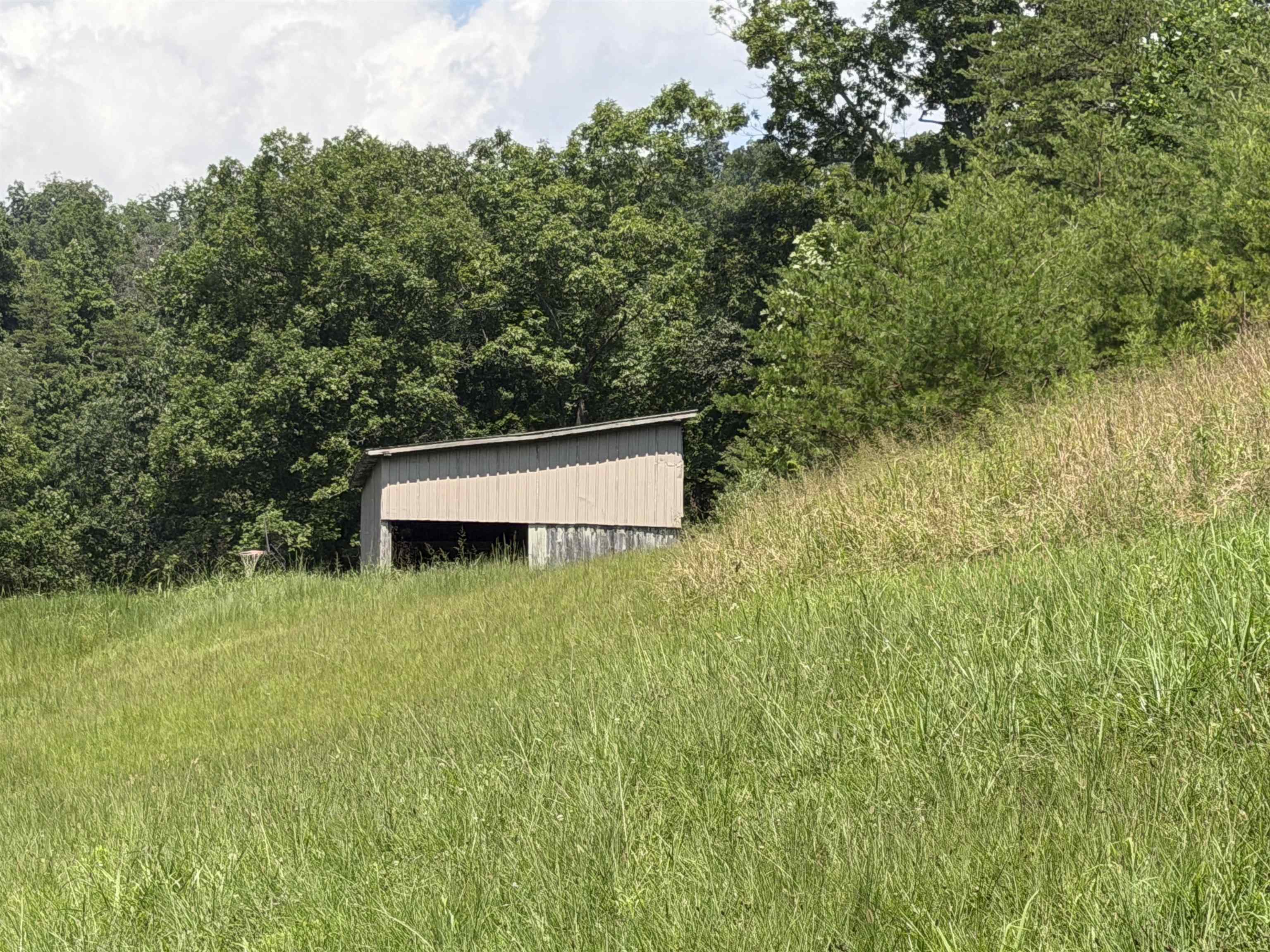 https://zimg.paragon.ice.com/ParagonImages/Property/PH/AABRKY/61096/8/0/0/fd61709a7e94c2e4b18e622d6f455999/0/049eef24304af3003956897cd5103a6c/61096-8e91a632-3a0c-4d1d-8dda-02de8e92fd17.JPG