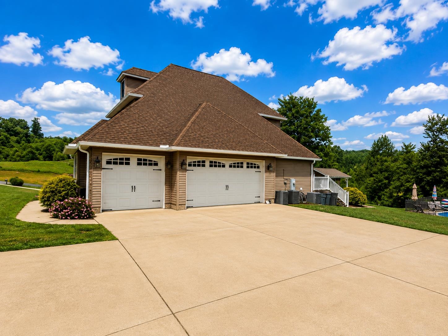 https://zimg.paragon.ice.com/ParagonImages/Property/PH/AABRKY/61097/2/0/0/b32319e58ca5312cd8193c1619c71424/0/8843b084b8e0f71a6686ad53b357f525/61097-5bd9ebaa-2460-4ac0-8017-c793b095c4ed.JPG