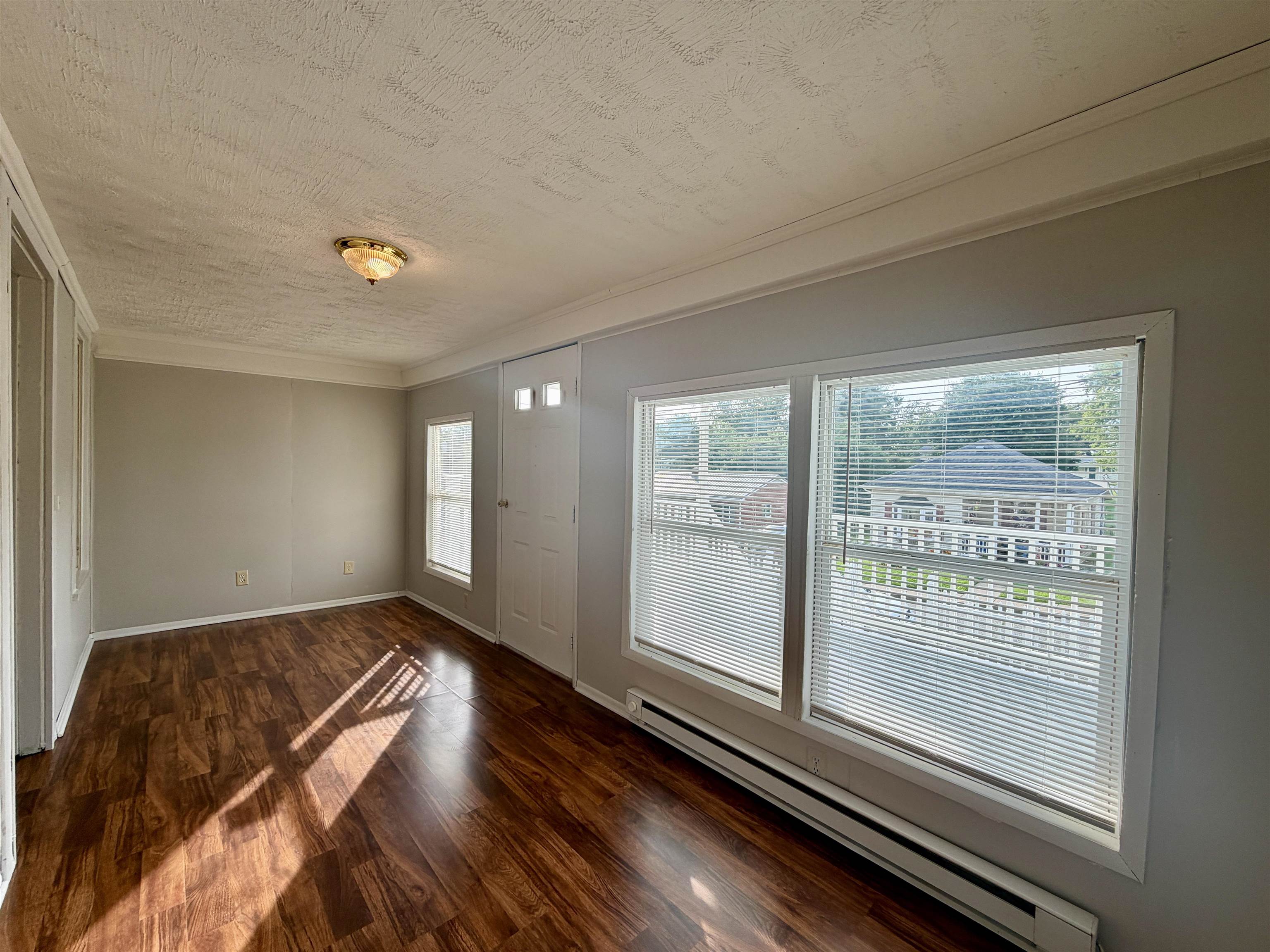 https://zimg.paragon.ice.com/ParagonImages/Property/PH/AABRKY/61105/3/0/0/2523e10a0c9b2afdef39e7eeb89e722f/0/f841dae2768689e41e4ba1962abfa4ea/61105-edc8021b-0bcc-4463-8134-30085d0ef711.JPG
