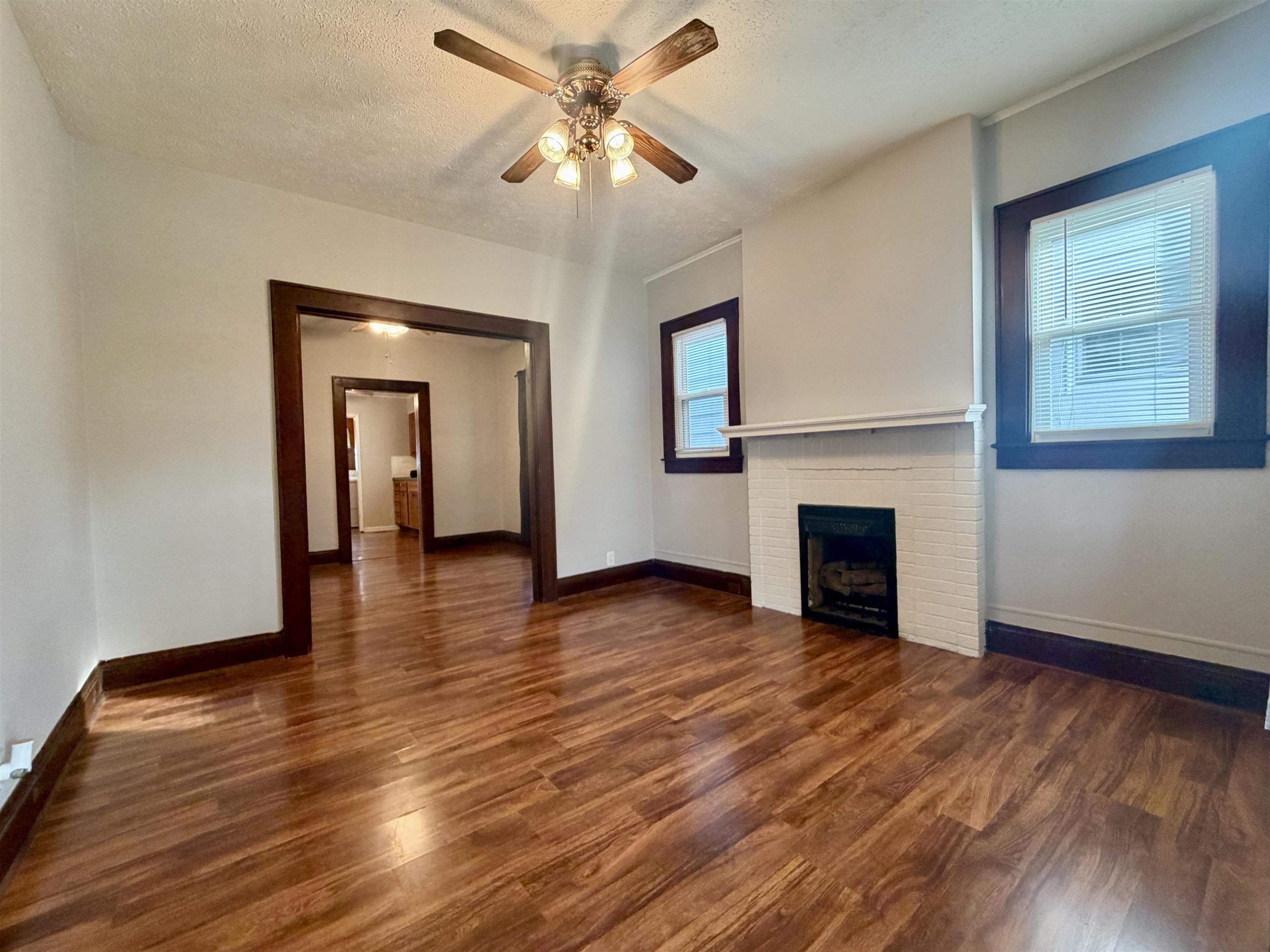 https://zimg.paragon.ice.com/ParagonImages/Property/PH/AABRKY/61105/4/0/0/da384c56eebb4b51a763e0e5f49f55bc/0/f841dae2768689e41e4ba1962abfa4ea/61105-4f1e4b06-8f4d-461e-98c6-1c1c76864d31.JPG