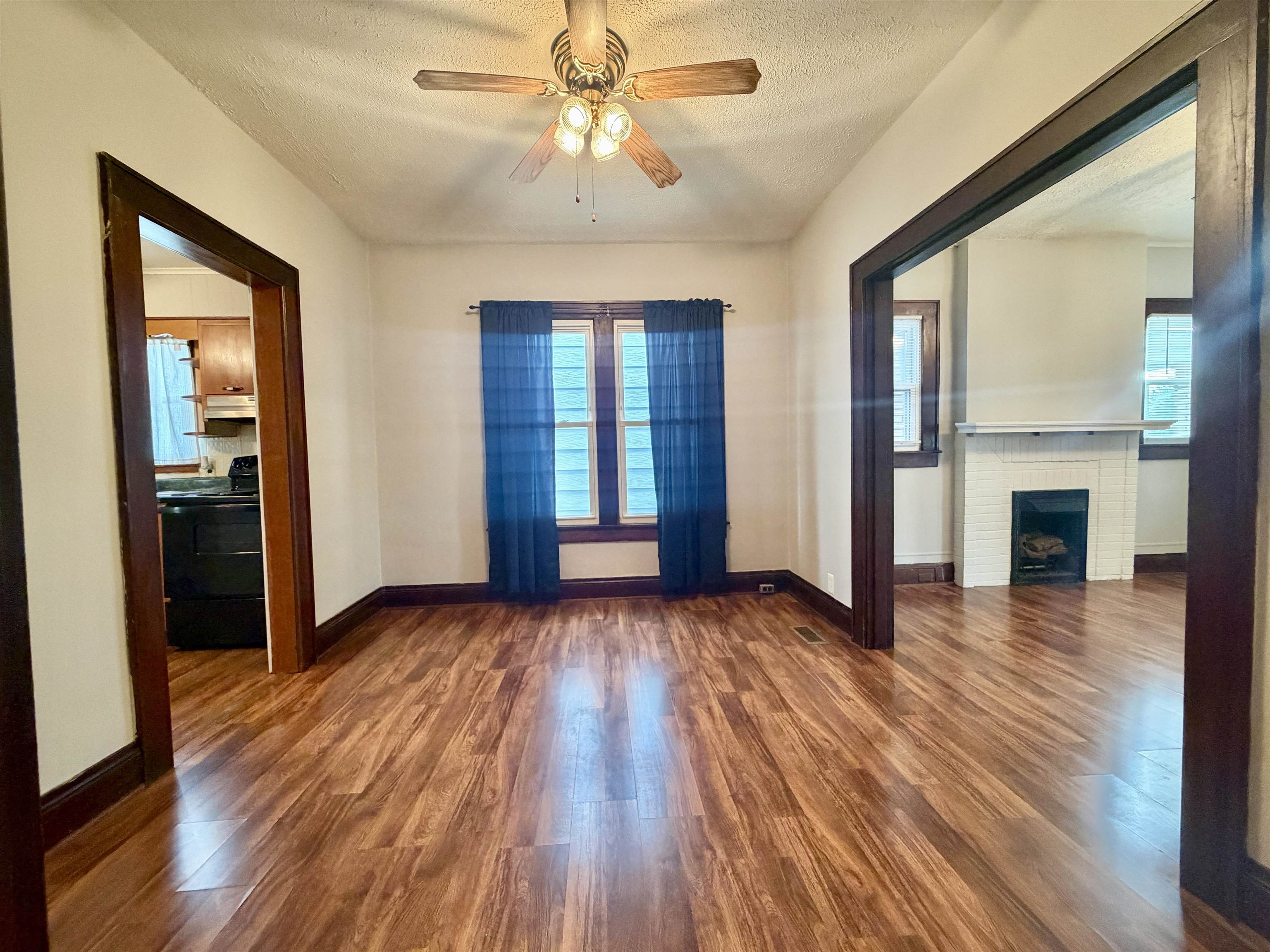 https://zimg.paragon.ice.com/ParagonImages/Property/PH/AABRKY/61105/7/0/0/d22afbe8ca2d8941cea144082c53a41b/0/f841dae2768689e41e4ba1962abfa4ea/61105-fd44552a-67b4-47f4-87fe-f93c6aeef509.JPG