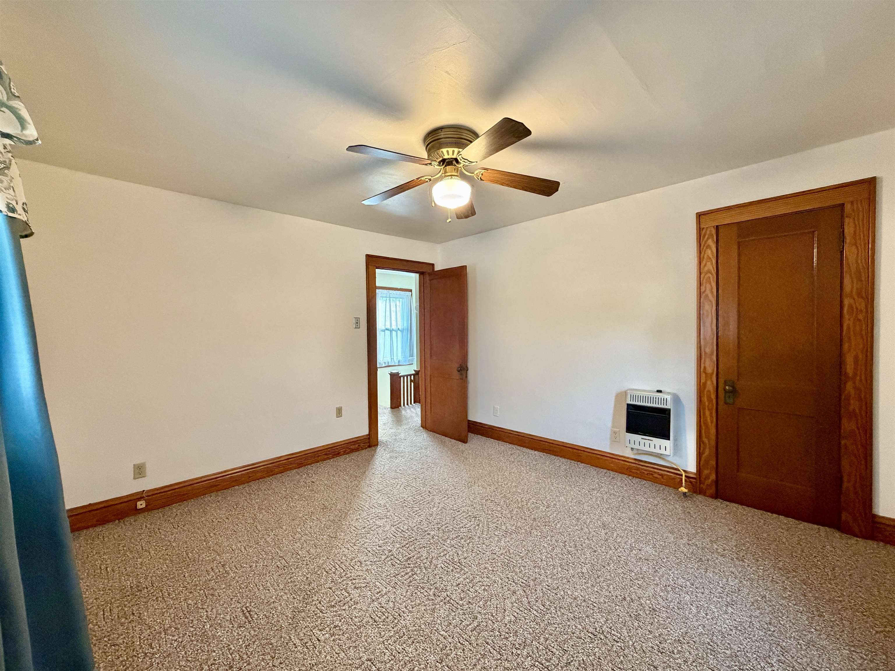 https://zimg.paragon.ice.com/ParagonImages/Property/PH/AABRKY/61106/13/0/0/58326ca5807dcf5ab03ad4beafb5b063/0/8e227fca68c8884c6855692c35ac7297/61106-9cc842d7-73c0-4c7f-b2b2-05e9a0e25457.JPG