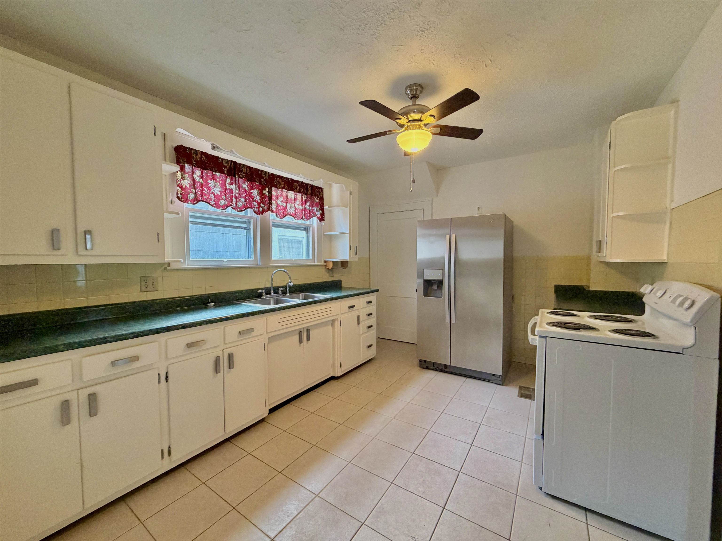 https://zimg.paragon.ice.com/ParagonImages/Property/PH/AABRKY/61106/6/0/0/34c9184036b4977371806e498d1a2690/0/8e227fca68c8884c6855692c35ac7297/61106-80fd1052-6060-4e95-b746-20ef6b1e4901.JPG