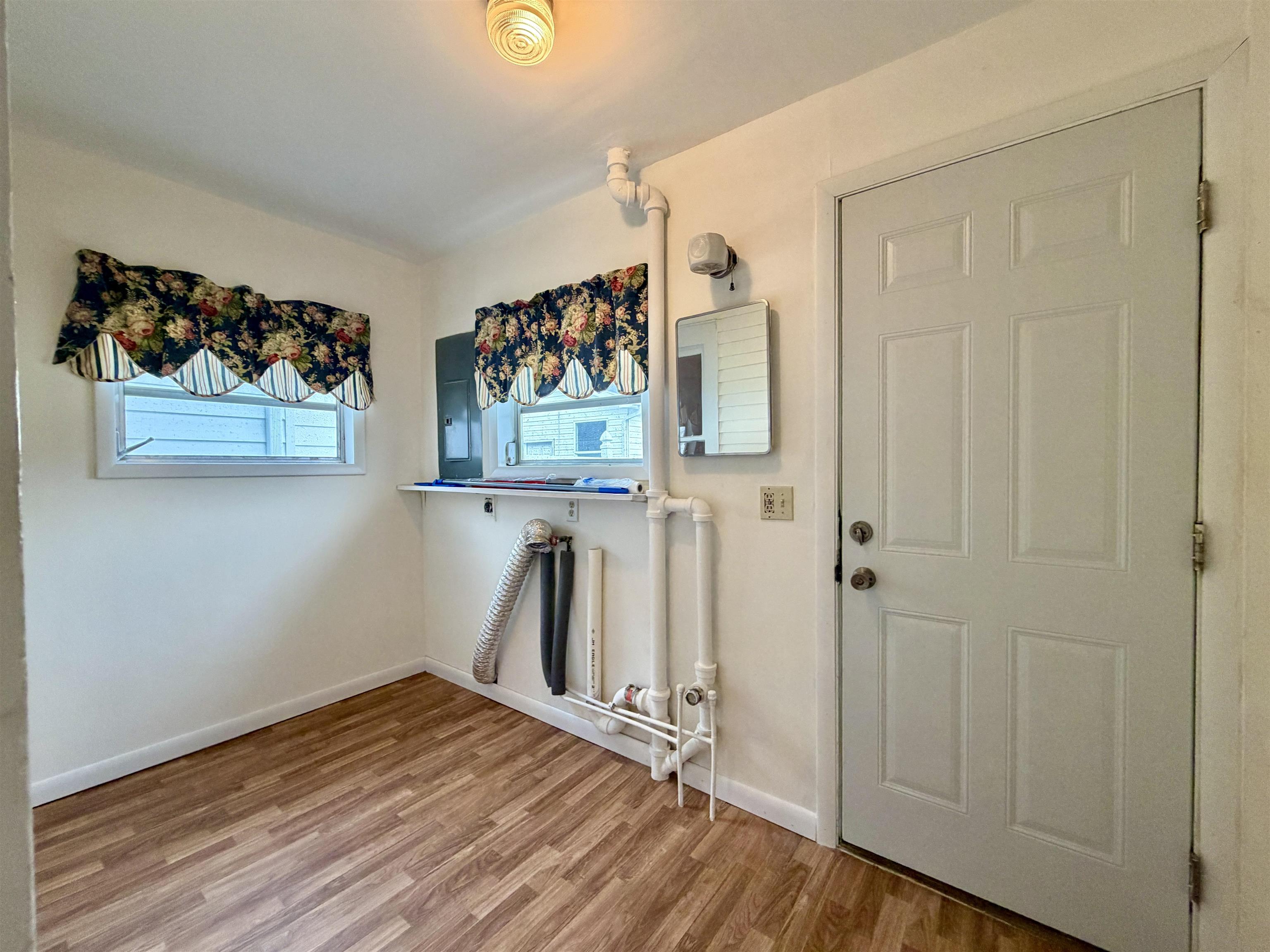 https://zimg.paragon.ice.com/ParagonImages/Property/PH/AABRKY/61106/9/0/0/715e4d1c8b5e131951118450c6eada5a/0/8e227fca68c8884c6855692c35ac7297/61106-b8f4b7fa-b683-4cd7-a5c1-62cfdea64ddb.JPG