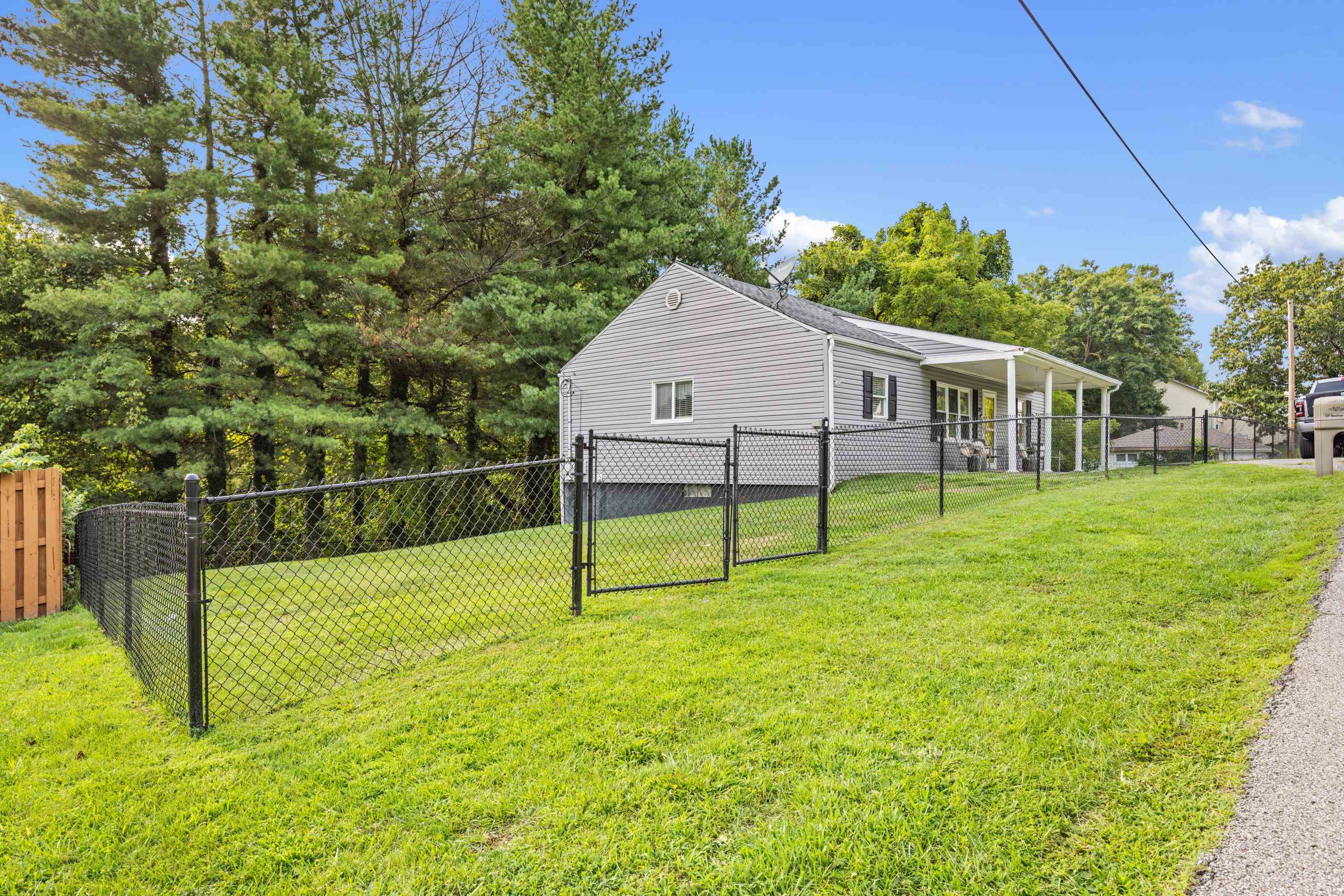 https://zimg.paragon.ice.com/ParagonImages/Property/PH/AABRKY/61107/1/0/0/f82b3b9c302274a9e2f718478e8ae8ef/0/f00162b5d5dc2ac4d4853a2657fa8ebf/61107-8616cd26-b1ff-4945-879f-15f072a87540.JPG