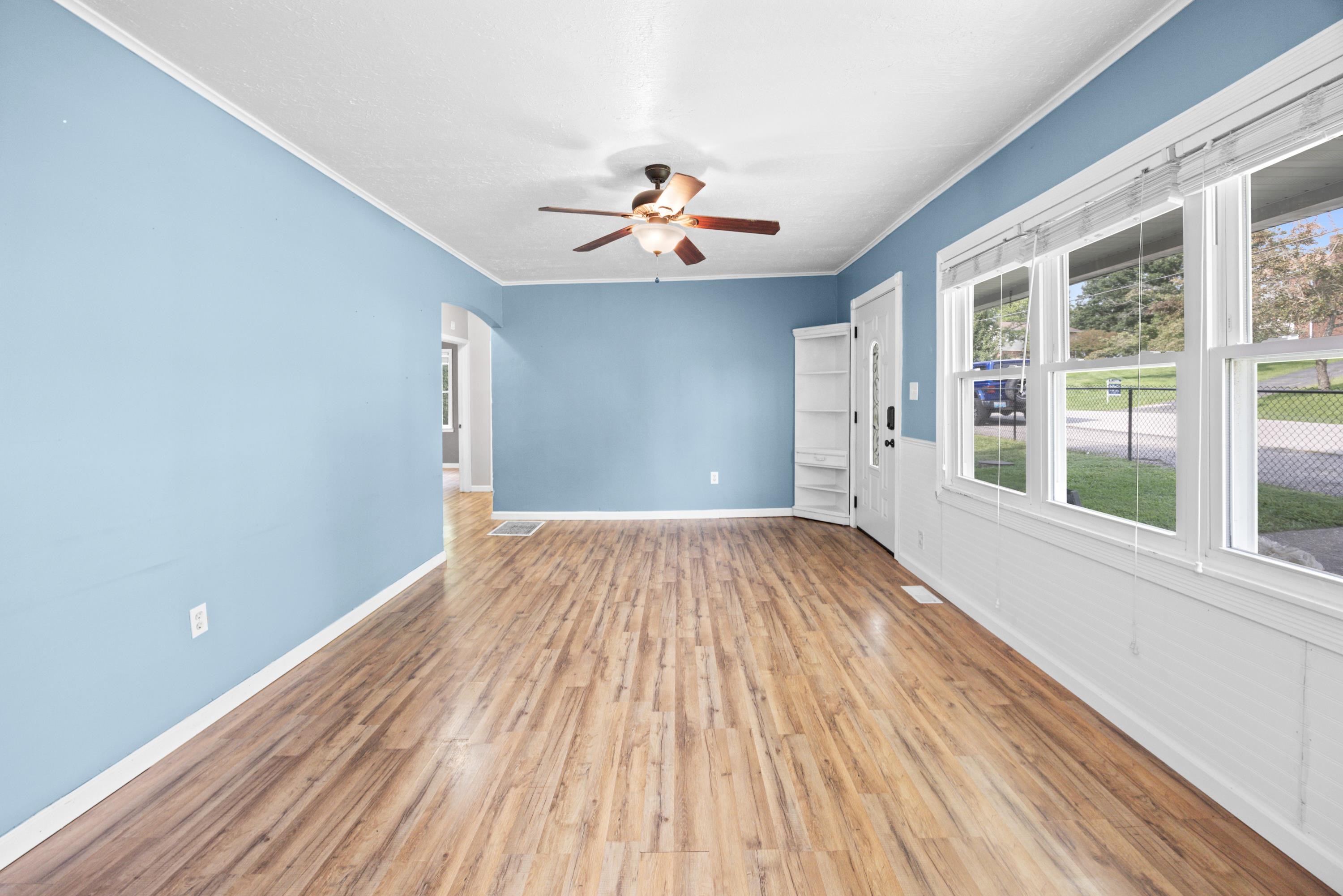 https://zimg.paragon.ice.com/ParagonImages/Property/PH/AABRKY/61107/9/0/0/d08a36e8e1ee60c21fbf6859e7f5177b/0/f00162b5d5dc2ac4d4853a2657fa8ebf/61107-22f0bf3b-80fc-4647-be2b-f732ba68a39f.JPG