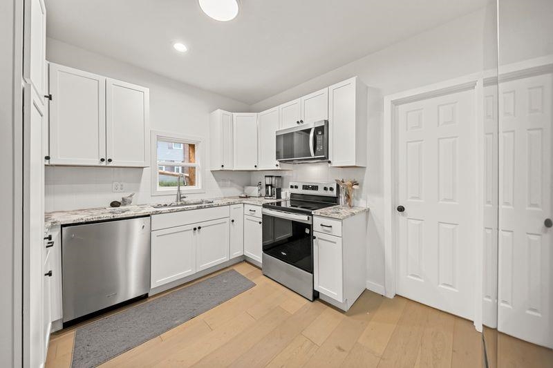 https://zimg.paragon.ice.com/ParagonImages/Property/PH/AABRKY/61109/11/0/0/ce3cdfad771b654439a07c91157567db/0/7cc396df8c13c6a21cb2641d39d9c946/61109-9bfbdcce-03a3-467a-960b-2080d727a5ef.JPG