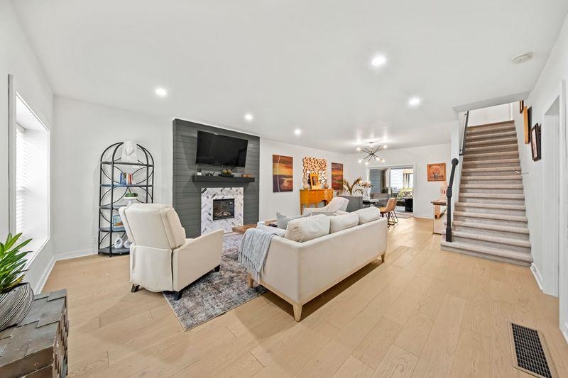 https://zimg.paragon.ice.com/ParagonImages/Property/PH/AABRKY/61109/3/0/0/4e710fea674c3ad07c7f4d59bfedbe7f/0/7cc396df8c13c6a21cb2641d39d9c946/61109-07f69a3c-d890-4c34-8728-f1cbecb811b5.JPG