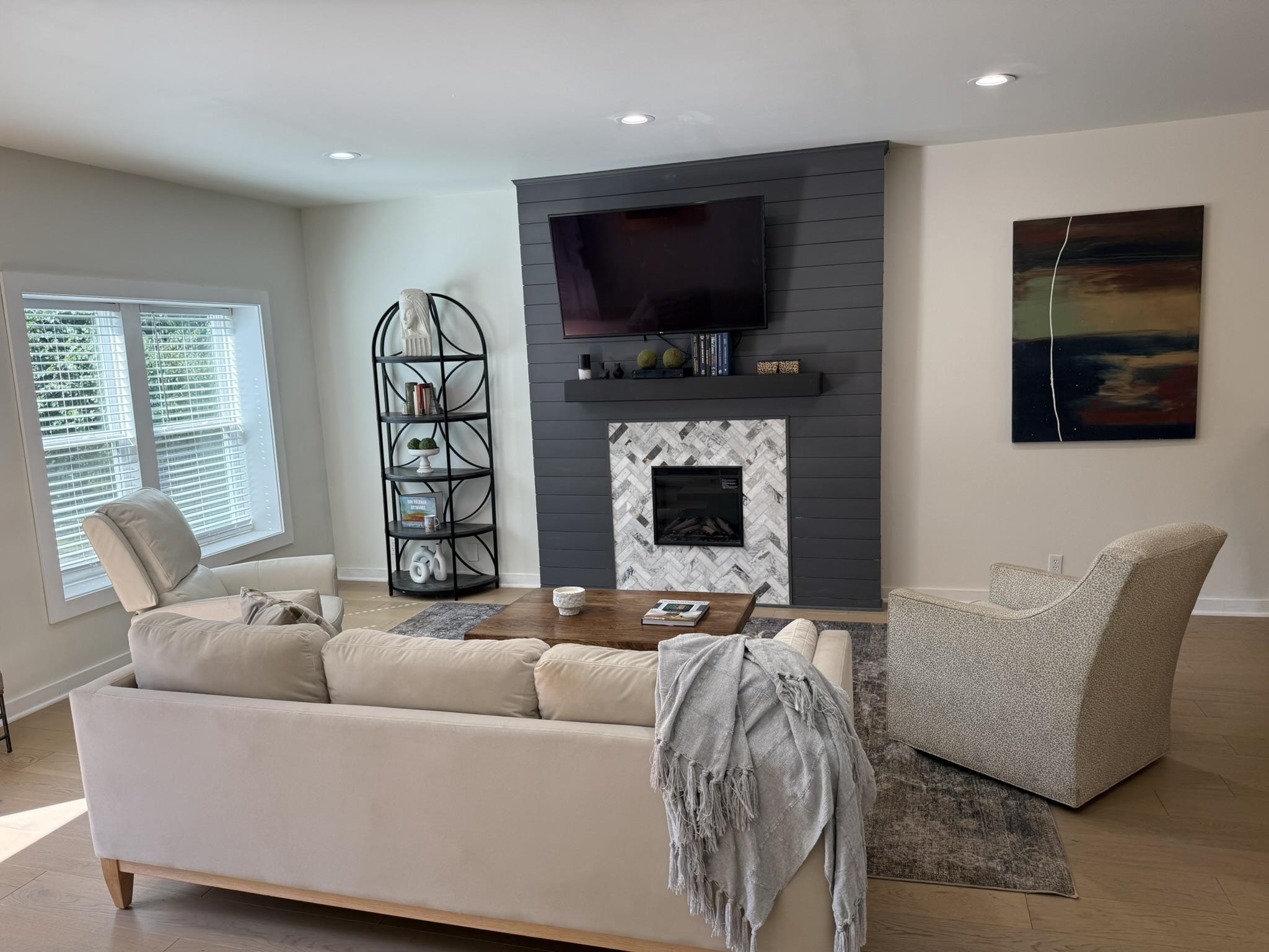 https://zimg.paragon.ice.com/ParagonImages/Property/PH/AABRKY/61109/7/0/0/0604cae881fe2307323a4365d17c5d70/0/7cc396df8c13c6a21cb2641d39d9c946/61109-62b87a0f-17ab-4f8b-8989-49616373fd62.JPG
