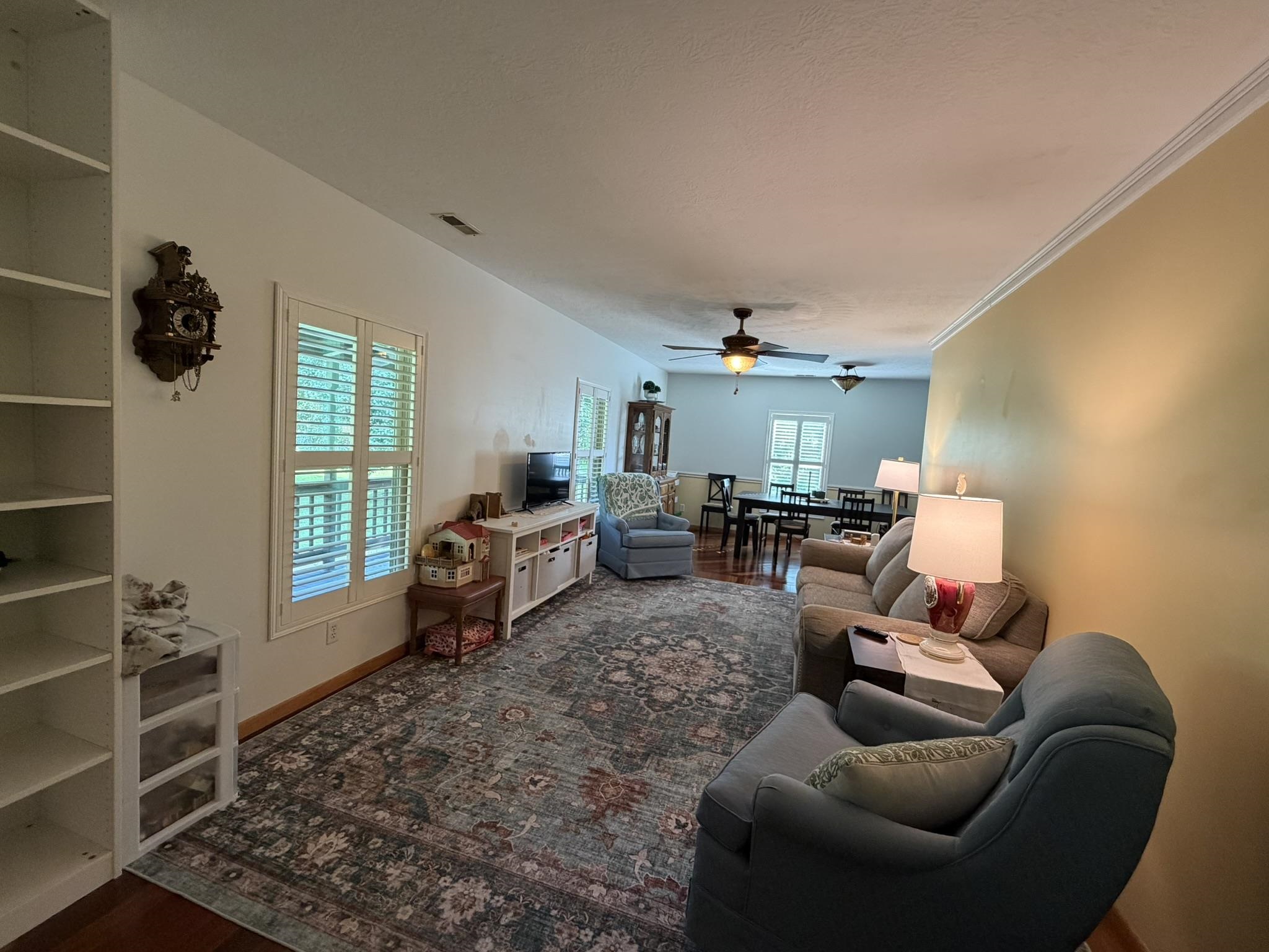 https://zimg.paragon.ice.com/ParagonImages/Property/PH/AABRKY/61110/6/0/0/86368af60a9b92c5c03b130e648b1a1e/0/3a5c71b4e147e059b7a0614d1aa578ea/61110-a3527548-0a19-469c-8dd6-ae2769ccc0ed.JPG