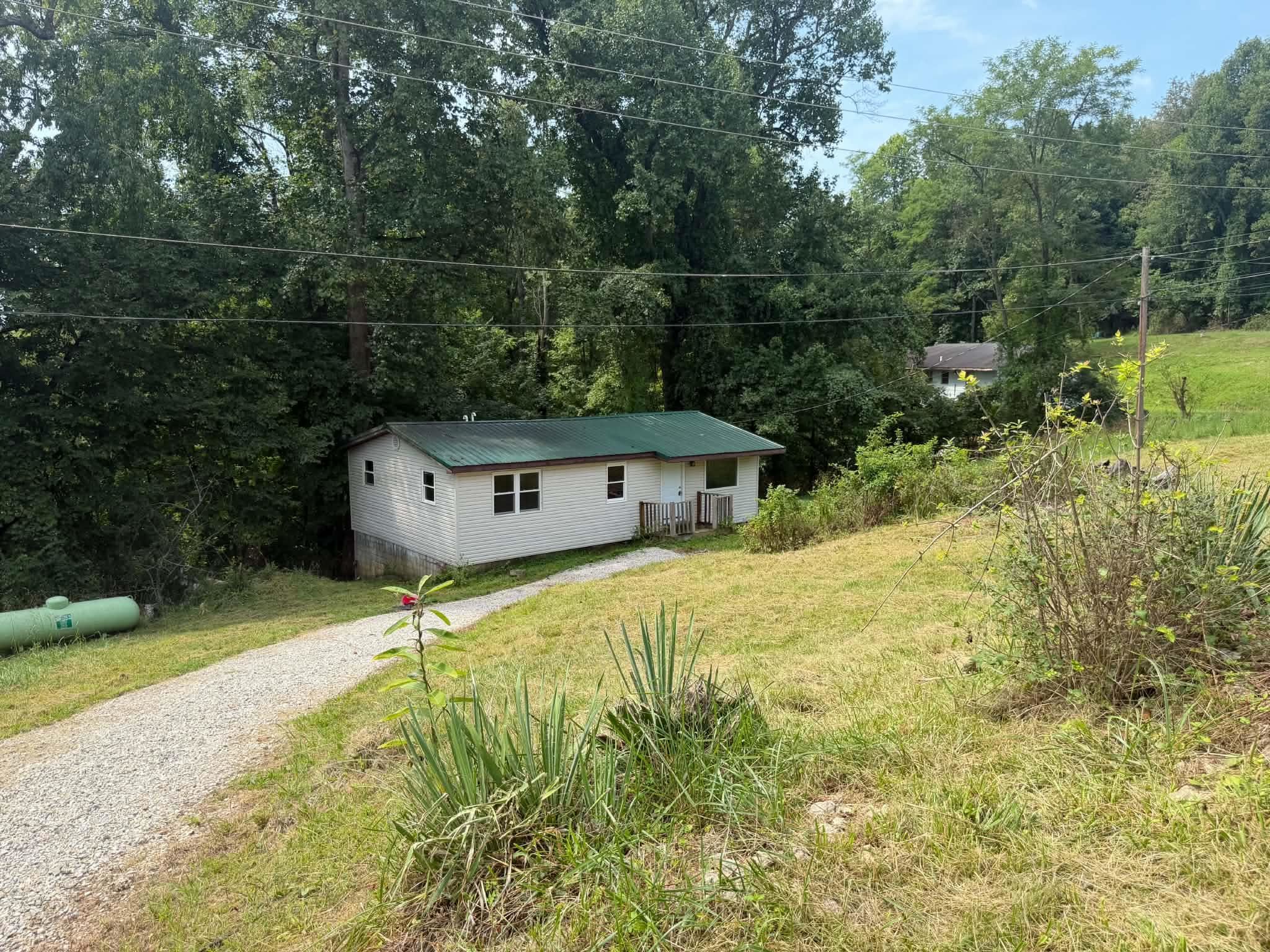 https://zimg.paragon.ice.com/ParagonImages/Property/PH/AABRKY/61112/2/0/0/fafa4471464a8f828b16cb2da68337ea/0/0eea4db4d810d69cb8ec2da5450d5695/61112-de1875b3-b0d5-461a-ab28-b22a41f40d84.JPG