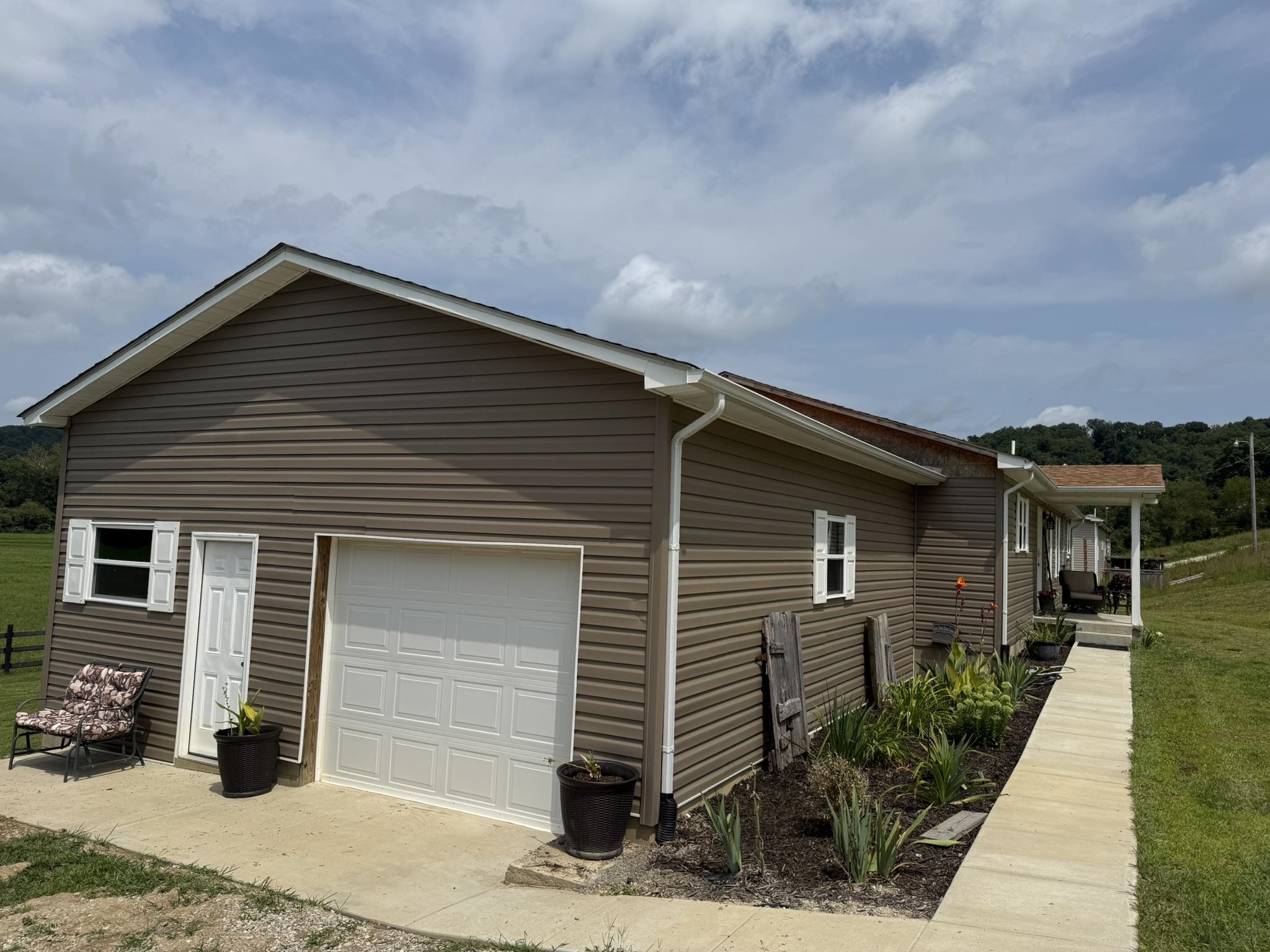 https://zimg.paragon.ice.com/ParagonImages/Property/PH/AABRKY/61117/1/0/0/01aa506f1a22b258a36e2c2b94703576/0/2cf75a0719671a7a50b8c327f12cc637/61117-24da7440-4797-4350-88b7-f365df7d8922.JPG