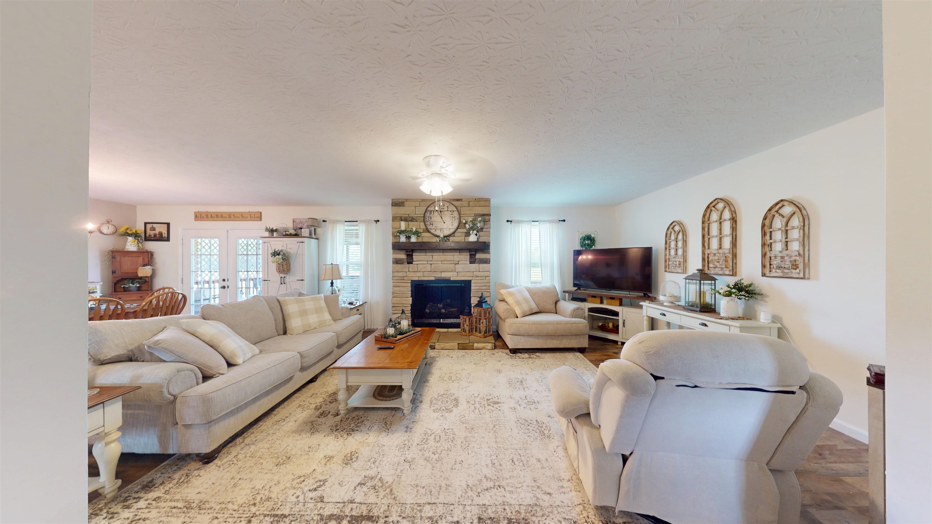 https://zimg.paragon.ice.com/ParagonImages/Property/PH/AABRKY/61117/3/0/0/4d53407e530fe1ba291ce1a83a0892e7/0/2cf75a0719671a7a50b8c327f12cc637/61117-4b6ff7fb-8790-46c3-9b8f-f5084f74176f.JPG