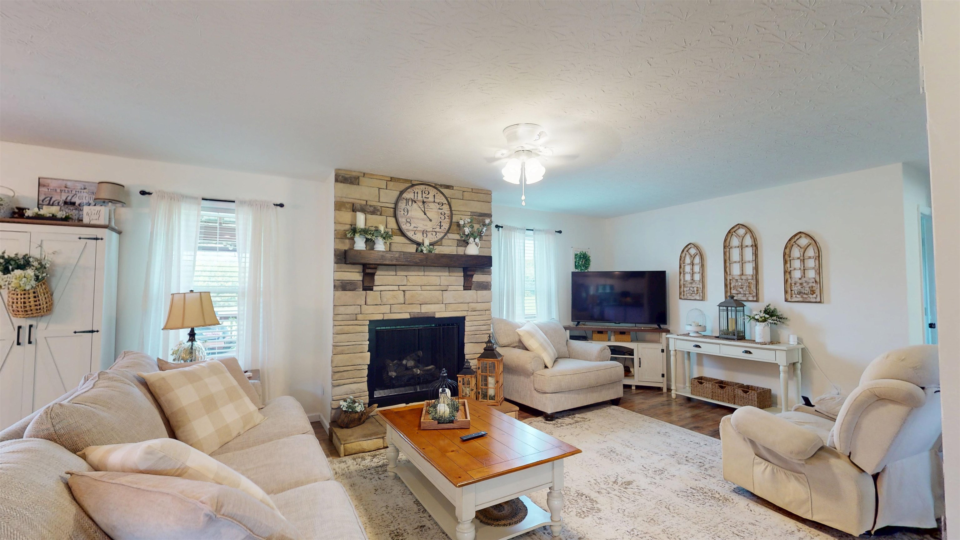 https://zimg.paragon.ice.com/ParagonImages/Property/PH/AABRKY/61117/4/0/0/c087182008aeaf86ad0700e403f7525a/0/2cf75a0719671a7a50b8c327f12cc637/61117-3a23255b-5e85-40ab-8cb2-04280fa2a34c.JPG