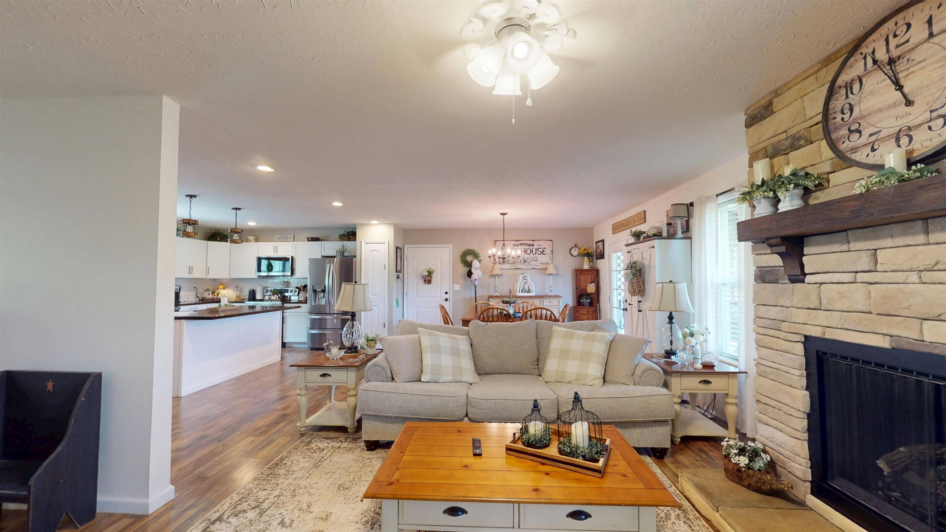 https://zimg.paragon.ice.com/ParagonImages/Property/PH/AABRKY/61117/7/0/0/c5003b0075c0a3522080ca52cf6f0dc8/0/2cf75a0719671a7a50b8c327f12cc637/61117-1c394fce-b154-47c9-adb6-651da6fe9bb7.JPG