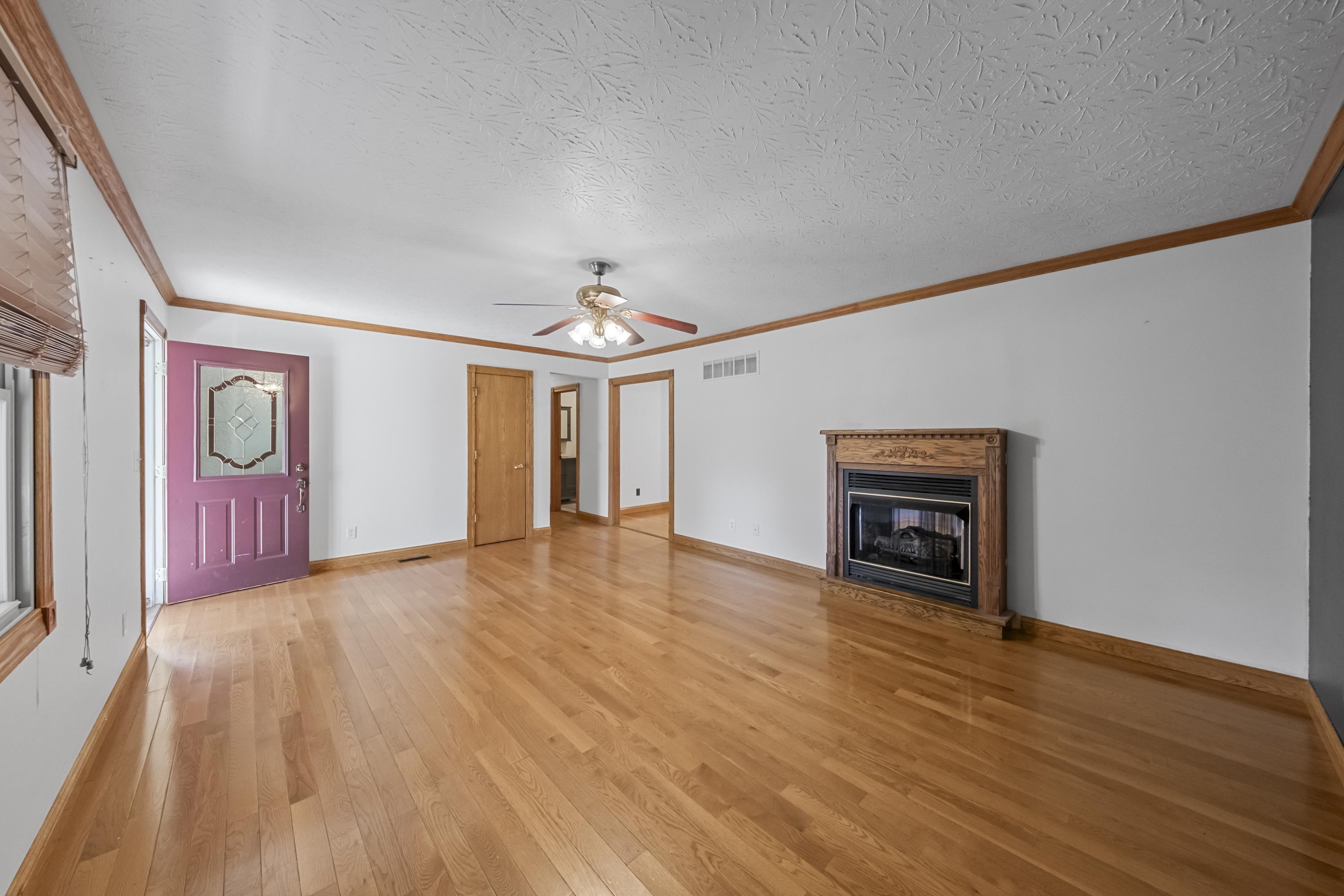 https://zimg.paragon.ice.com/ParagonImages/Property/PH/AABRKY/61127/12/0/0/6b7516268589c93f6180d3878771f3c1/0/674d8786004f73b5516639d81c25beb9/61127-3f8f4d87-0613-4114-93e1-a2945c1b26eb.JPG