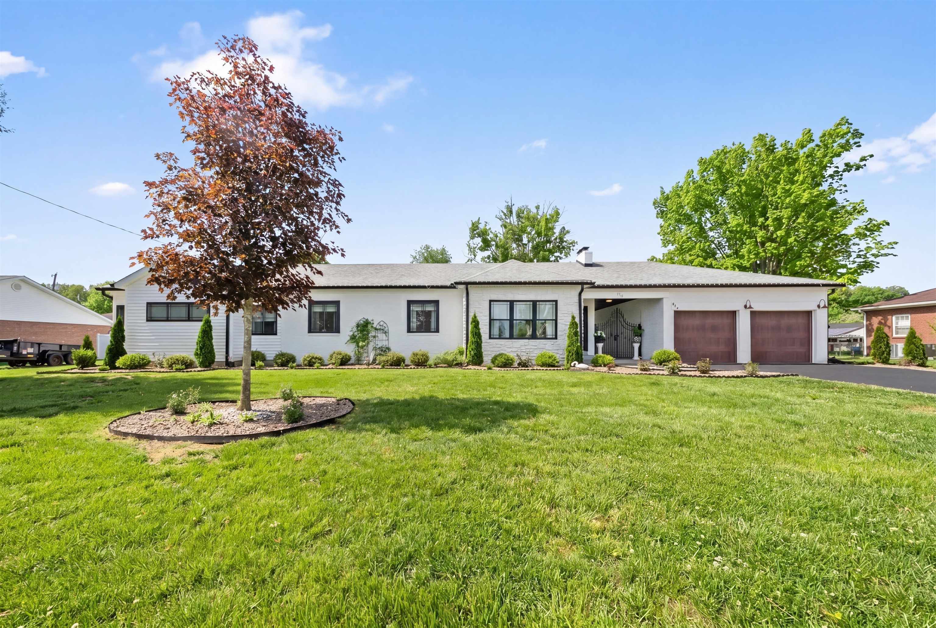 https://zimg.paragon.ice.com/ParagonImages/Property/PH/AABRKY/61128/1/0/0/cd88346d816cb34591b3f37a51b0e25f/0/32192b16232ce21104f4b5c9a6a61b17/61128-611b5af1-bc6e-4fc4-9544-17c422cfa21e.JPG