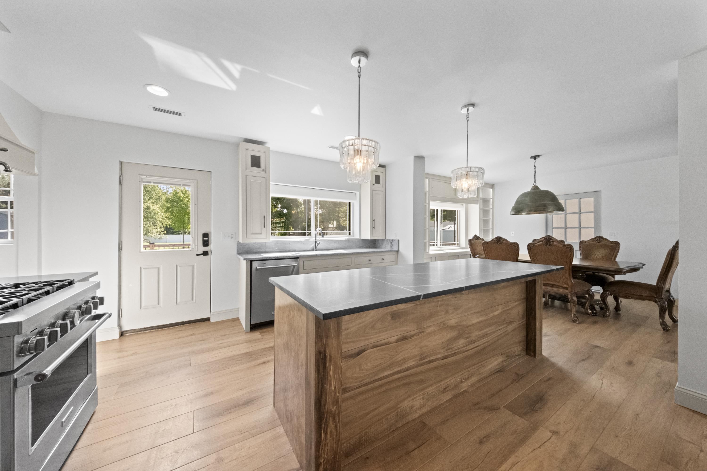 https://zimg.paragon.ice.com/ParagonImages/Property/PH/AABRKY/61128/12/0/0/e2a29019fcd1406ae4b0cf58f5fbed55/0/32192b16232ce21104f4b5c9a6a61b17/61128-900c3046-97a3-4613-bce8-bb965b565373.JPG