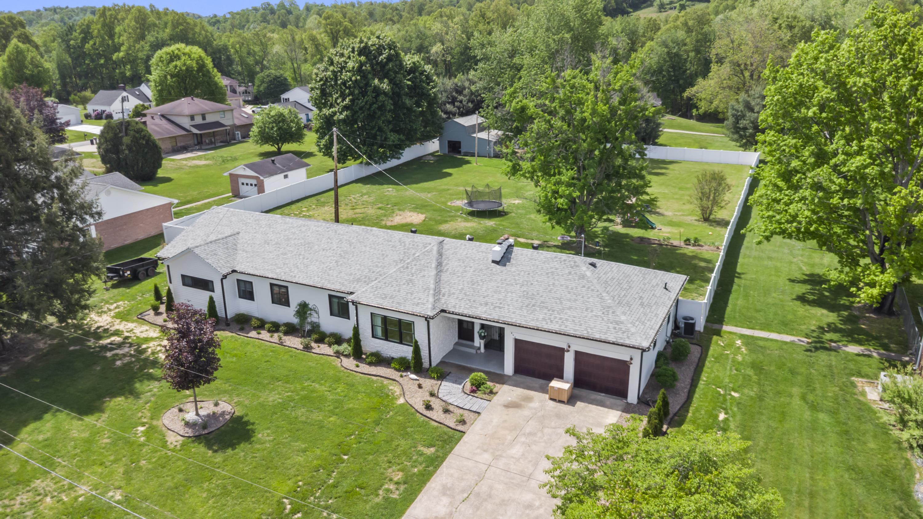 https://zimg.paragon.ice.com/ParagonImages/Property/PH/AABRKY/61128/3/0/0/38db8df8e1a1b1be190ddb387107808b/0/32192b16232ce21104f4b5c9a6a61b17/61128-8567e6a6-a1c9-4bee-adcb-18aa7c1cbf95.JPG