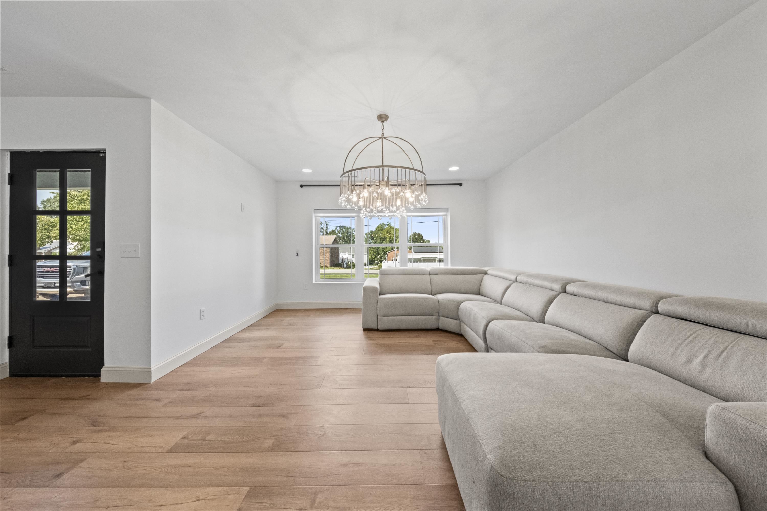 https://zimg.paragon.ice.com/ParagonImages/Property/PH/AABRKY/61128/9/0/0/692434207882c0980e0e0e61cc896b05/0/32192b16232ce21104f4b5c9a6a61b17/61128-1119add2-e5df-4e4f-8d79-cc3e4bb8ad4e.JPG