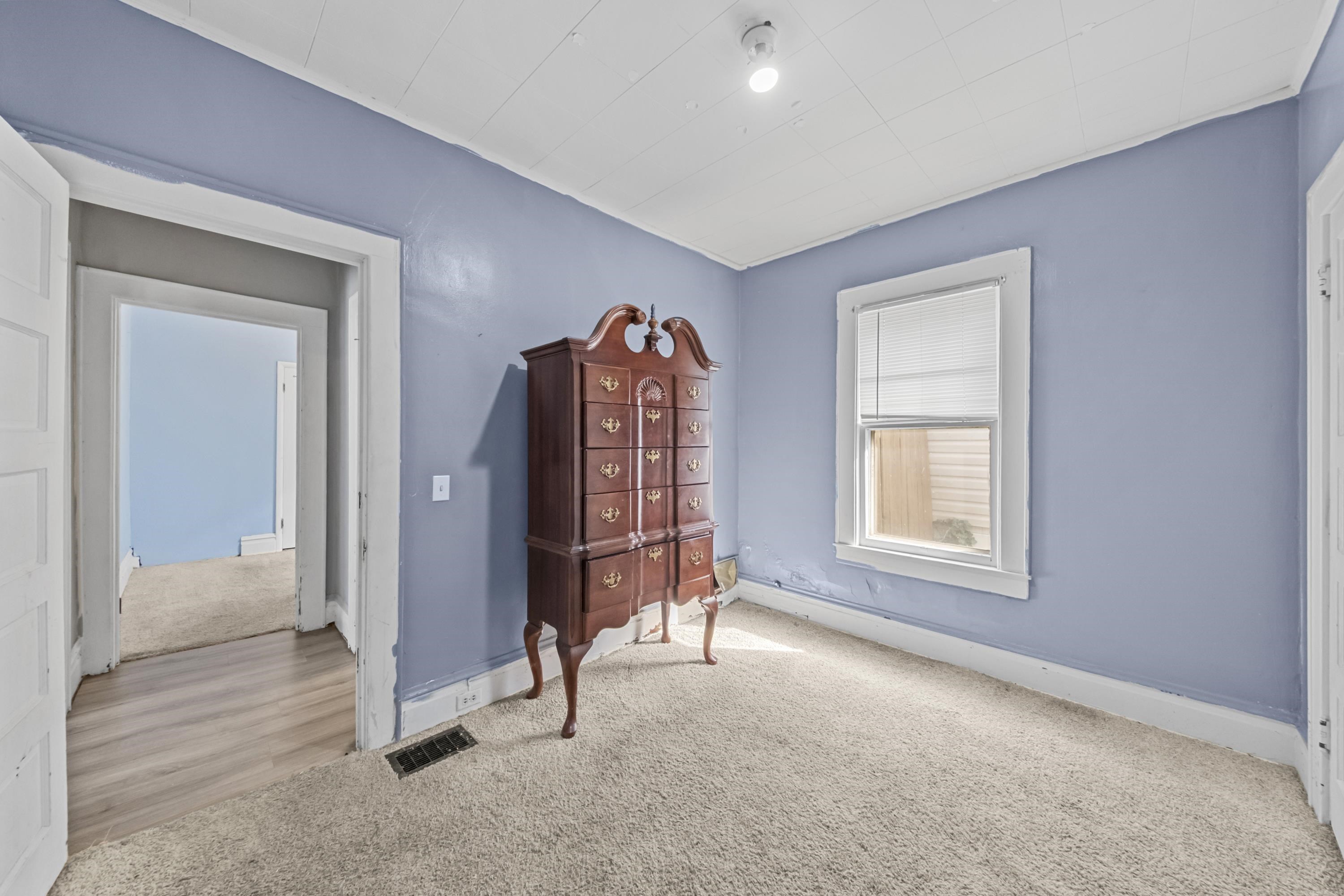 https://zimg.paragon.ice.com/ParagonImages/Property/PH/AABRKY/61131/12/0/0/bc4c575e26397308e85b750fe3800344/0/992fcc7e47d738173531ac7889397c00/61131-98cd0227-24e5-4456-a5b0-c082e40448d6.JPG