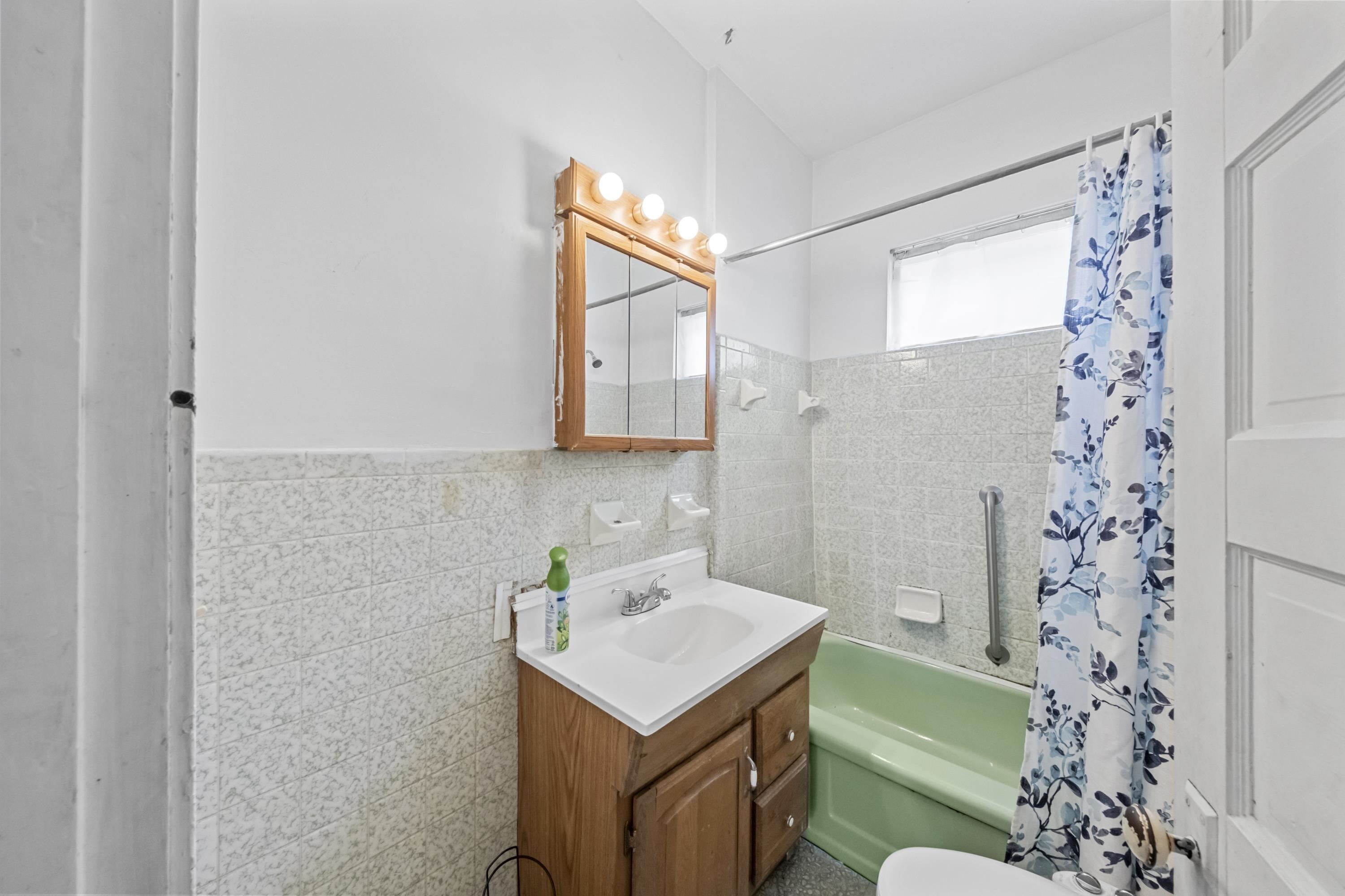https://zimg.paragon.ice.com/ParagonImages/Property/PH/AABRKY/61131/13/0/0/8db8da09af49c39cff451fd72374f629/0/992fcc7e47d738173531ac7889397c00/61131-aafa8402-1286-4864-90f6-62a8a3d48a9f.JPG
