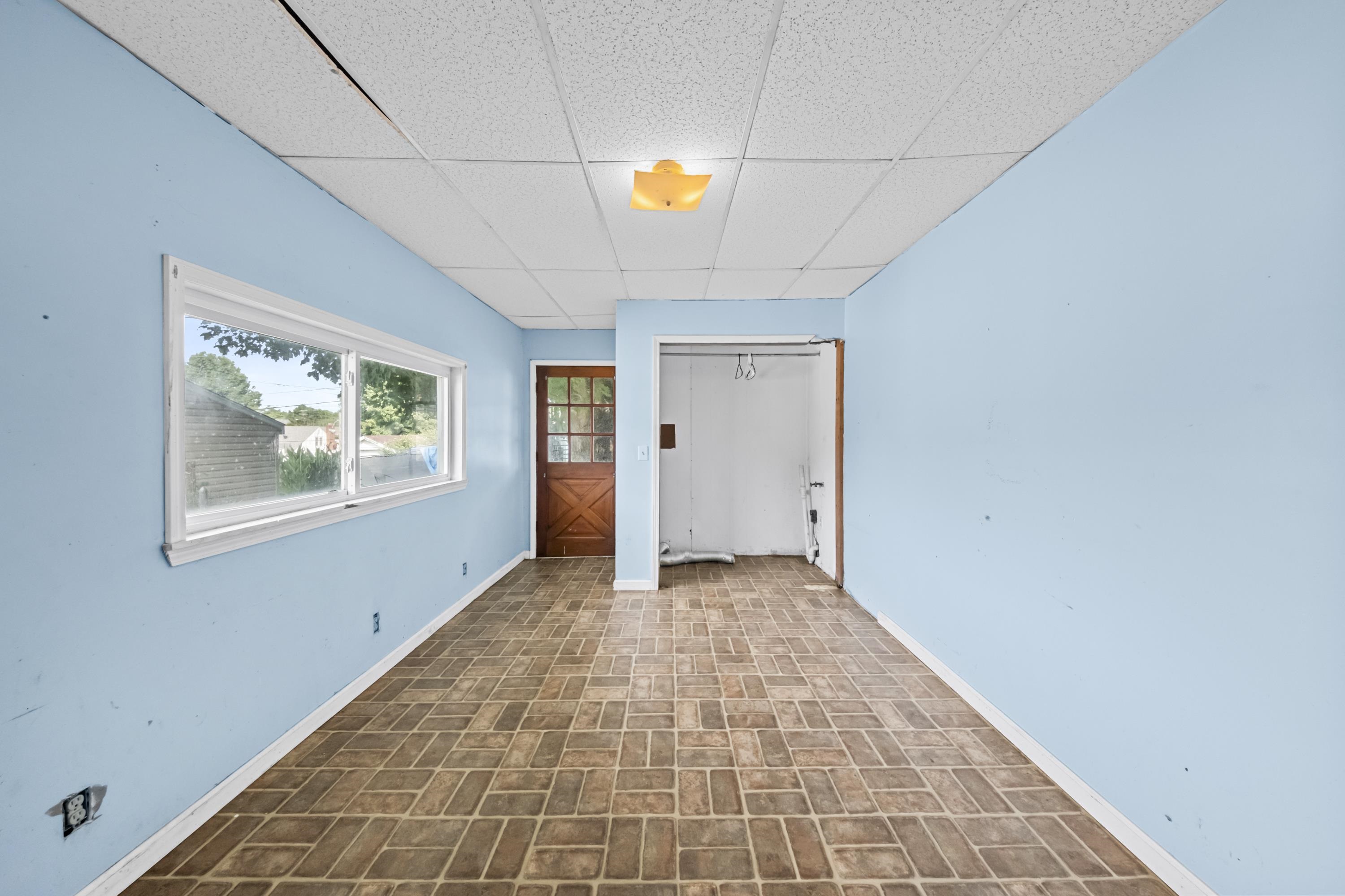 https://zimg.paragon.ice.com/ParagonImages/Property/PH/AABRKY/61131/8/0/0/c7e9e95a664de8ae0a8e4e040e53da14/0/992fcc7e47d738173531ac7889397c00/61131-a2afd0f2-9e5c-417a-832c-0529556ed005.JPG