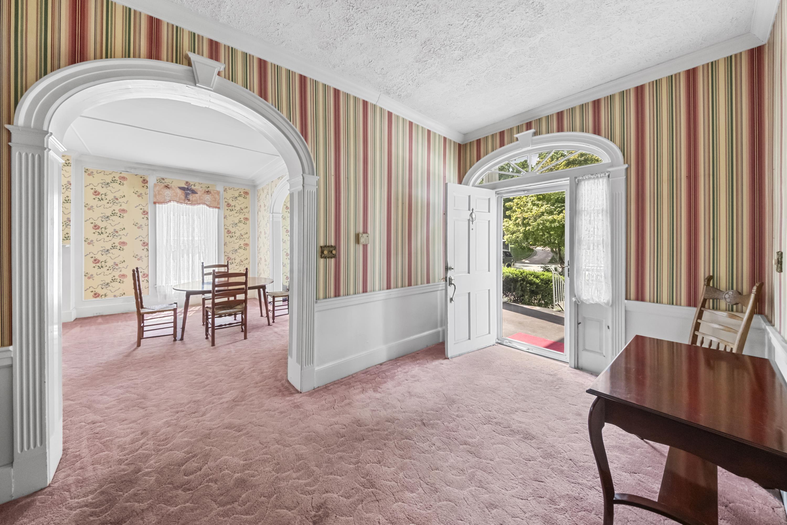https://zimg.paragon.ice.com/ParagonImages/Property/PH/AABRKY/61132/1/0/0/0841595a27edd510cb2e5947b3fc3cda/0/34e492f59aed1d2b3e8a83af163c7ca2/61132-7dc26b5e-30a3-4f0b-bddb-f25a7db48d11.JPG