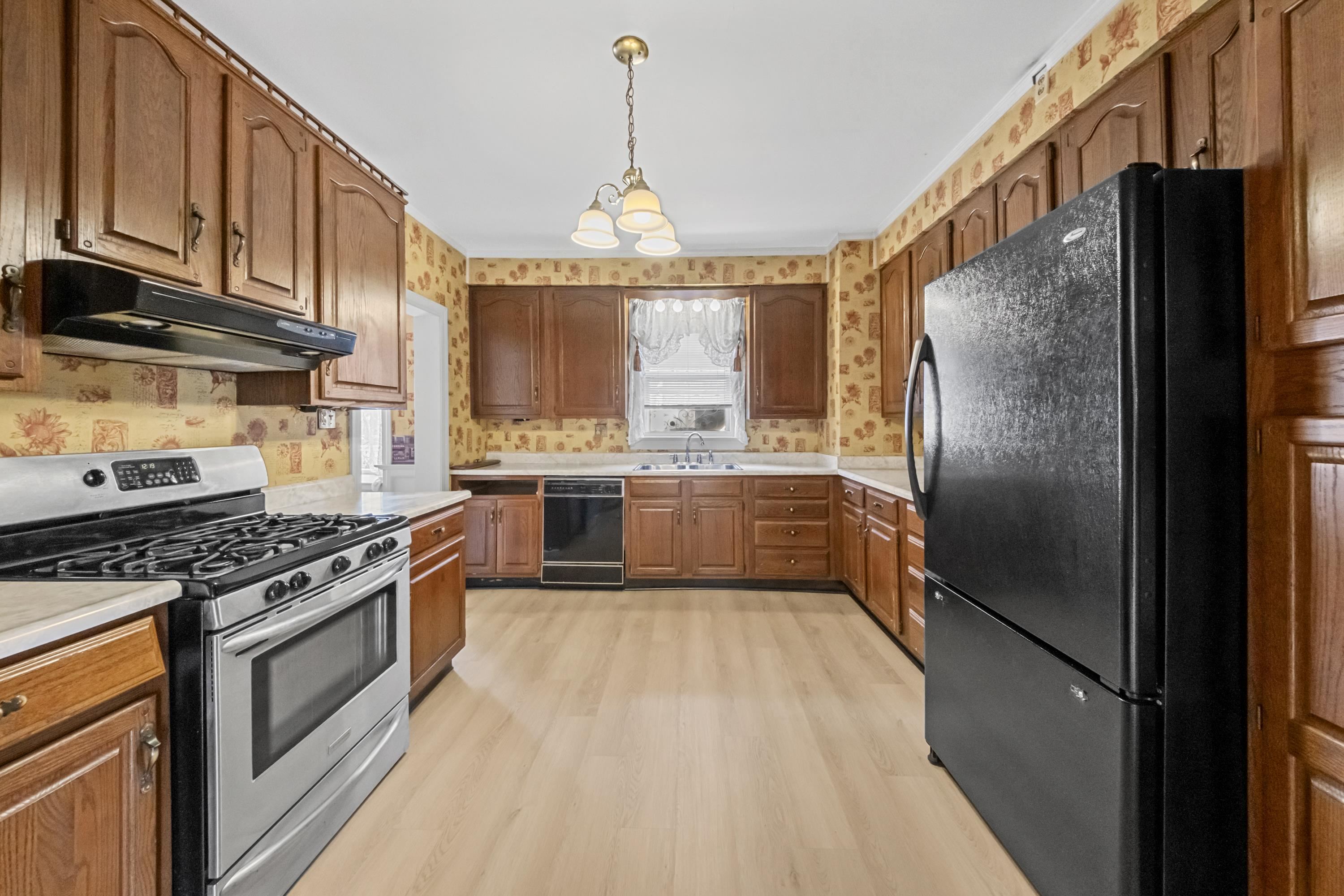 https://zimg.paragon.ice.com/ParagonImages/Property/PH/AABRKY/61132/3/0/0/2ba3e37a545412a94e145cefe2382939/0/34e492f59aed1d2b3e8a83af163c7ca2/61132-64776a9d-657b-4eed-a281-24efae2d1ad9.JPG