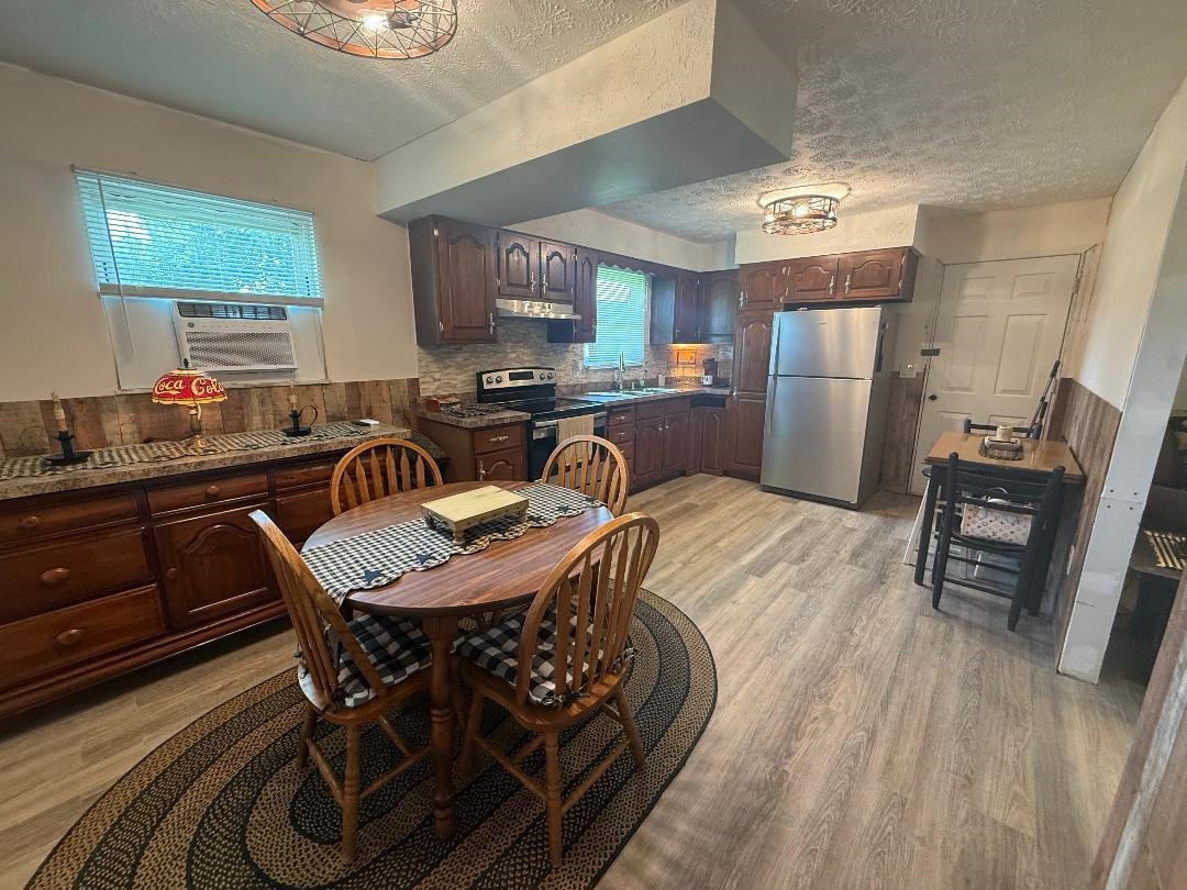 https://zimg.paragon.ice.com/ParagonImages/Property/PH/AABRKY/61143/11/0/0/27316bfa45412d1b2e164b7f4714ff20/0/74753ec1f3adb392b60ed5f3fd11d79e/61143-31e4c2a4-e226-4423-8a7c-288fa74999f5.JPG