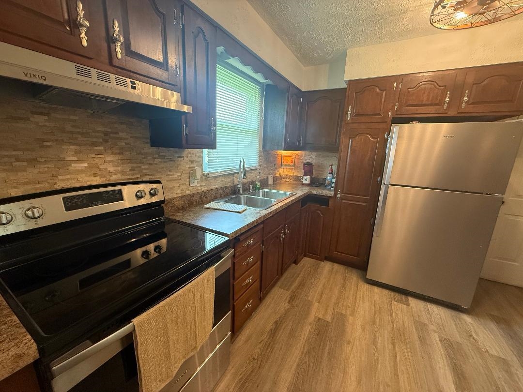 https://zimg.paragon.ice.com/ParagonImages/Property/PH/AABRKY/61143/13/0/0/6087b01c19a77340f95607823160e975/0/74753ec1f3adb392b60ed5f3fd11d79e/61143-4f35ca25-197f-4849-95aa-1f515463c293.JPG